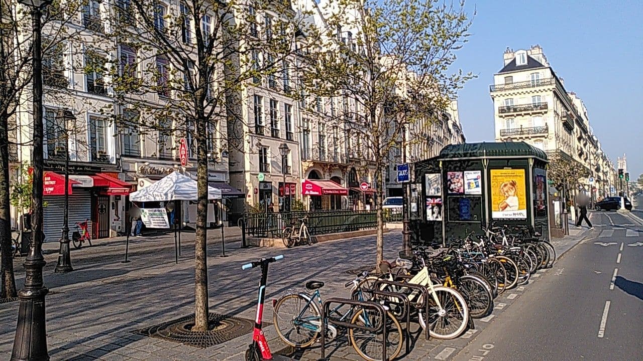 Street view near Hôtel Pointe Rivoli, Paris — © britze (CC BY-SA · Mapillary)