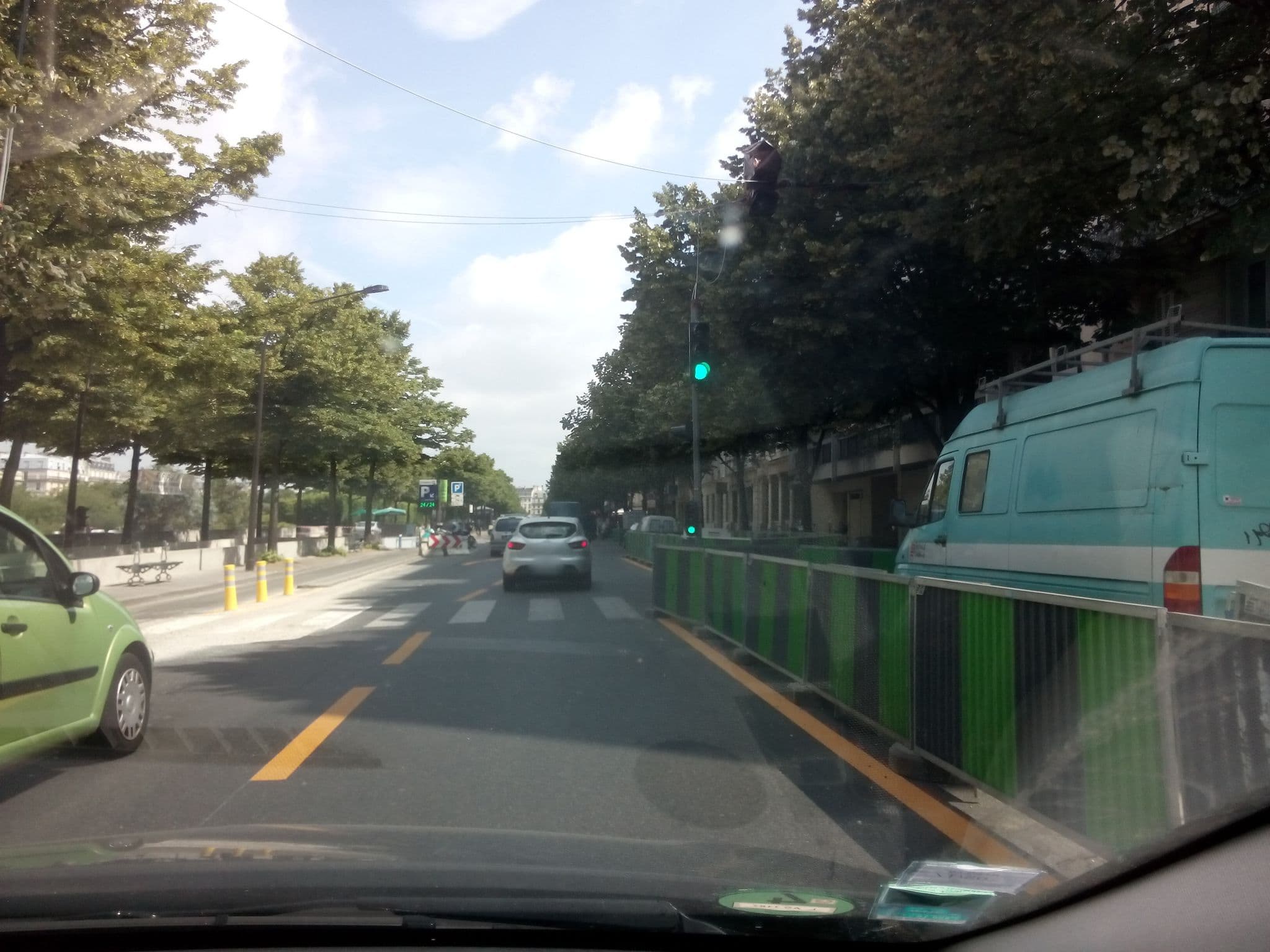 Street view near Hôtel des 3 Gares, Quinze-Vingts — © jibec (CC BY-SA · Mapillary)