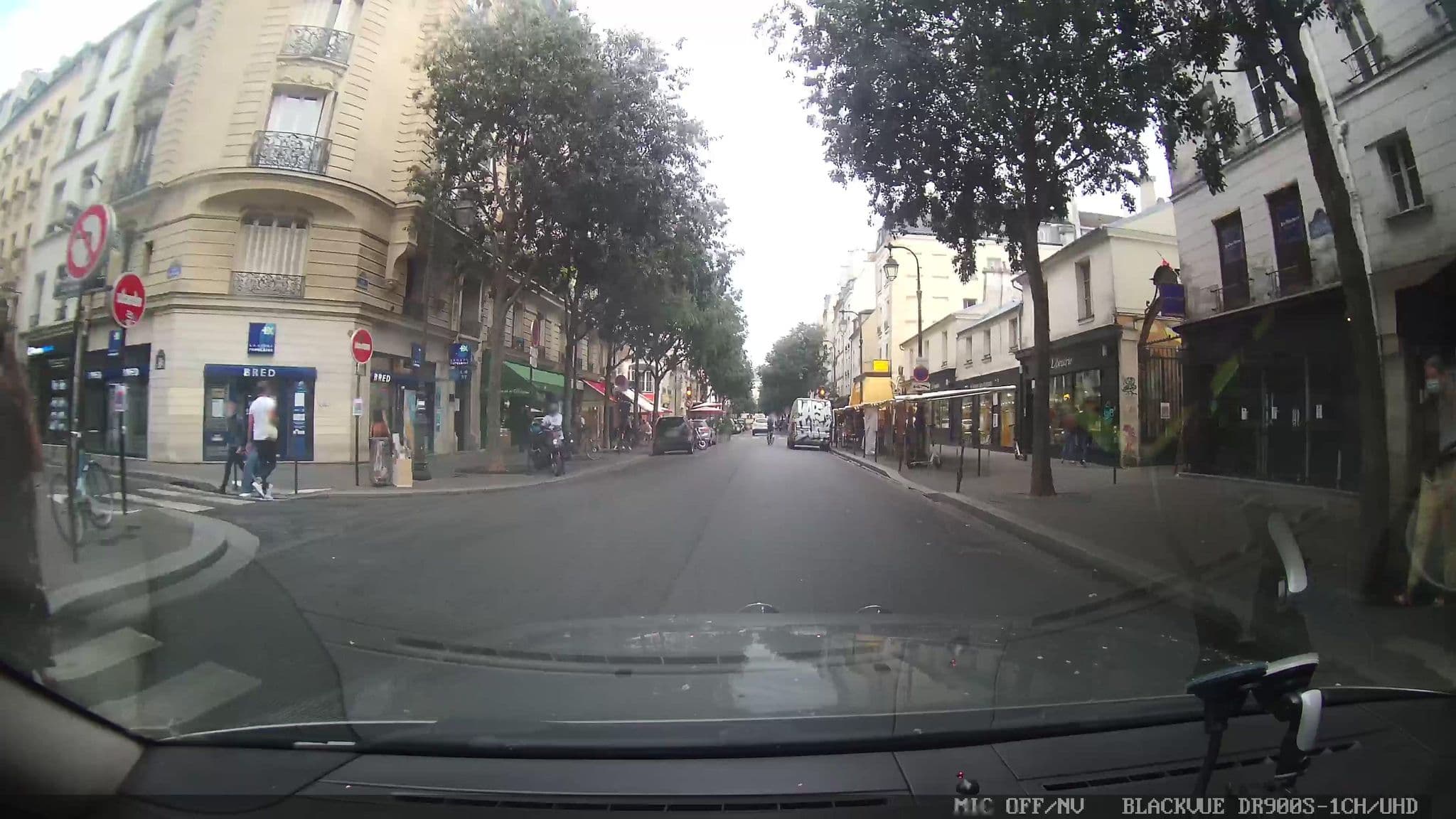 Street view near The Originals Boutique, Hôtel du Vieux Saule, Paris Le Marais (Qualys-Hotel), Paris 03 Temple — © grobin (CC BY-SA · Mapillary)