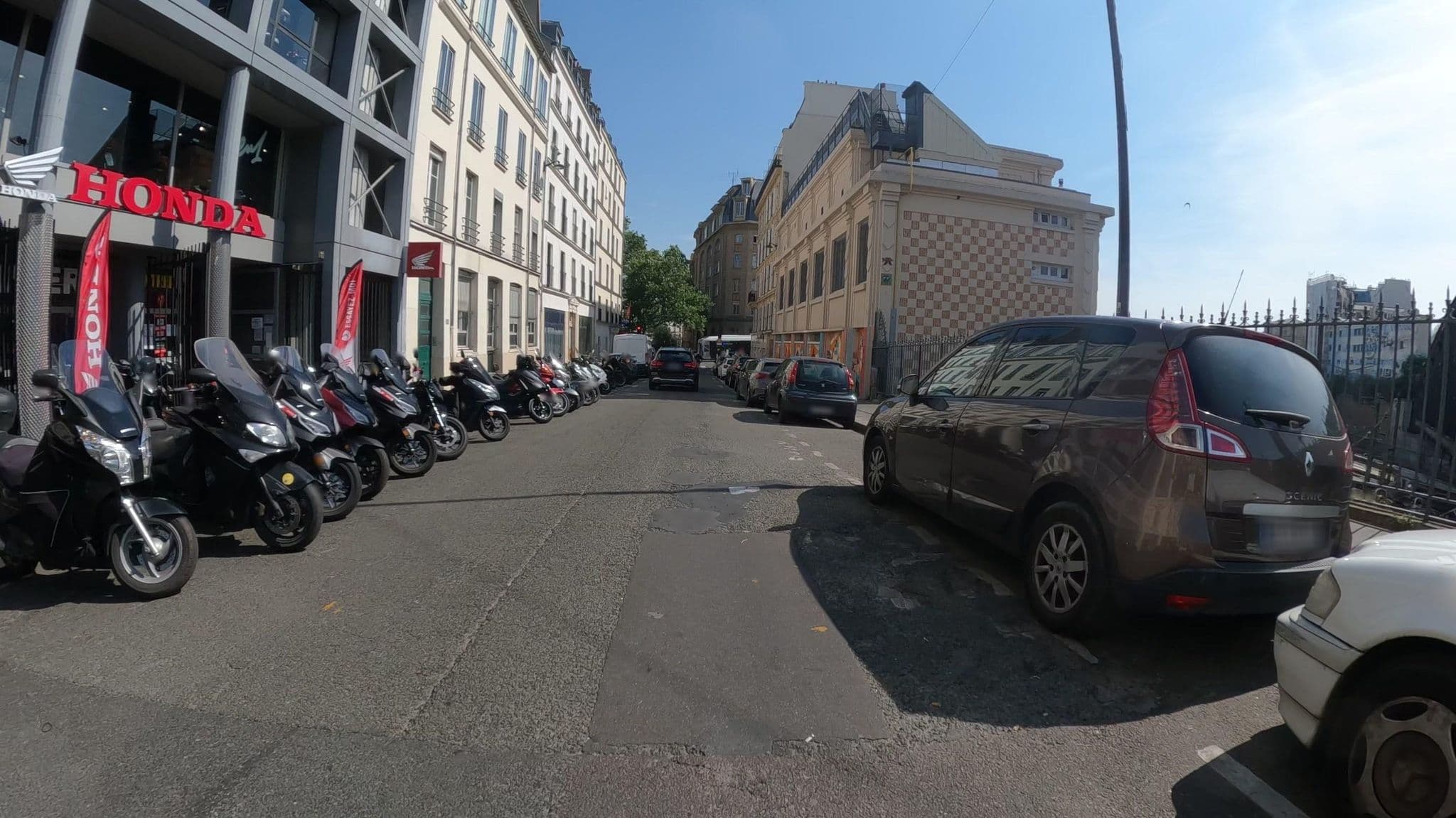 Street view near Timhotel Gare du Nord, Saint-Vincent de Paul — © Nzau (CC BY-SA · Mapillary)