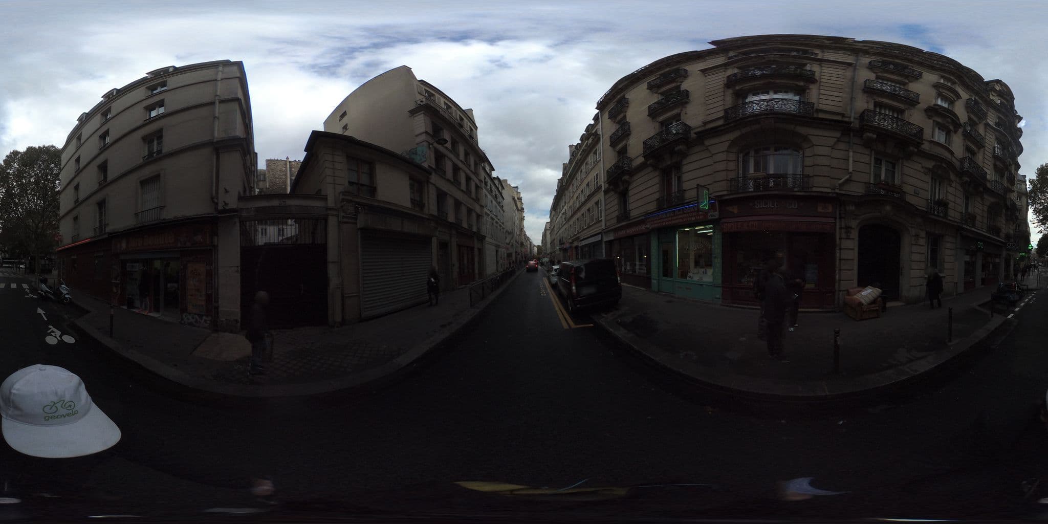 Street view near B&B Paris 130, Porte Saint-Martin — © geovelo (CC BY-SA · Mapillary)