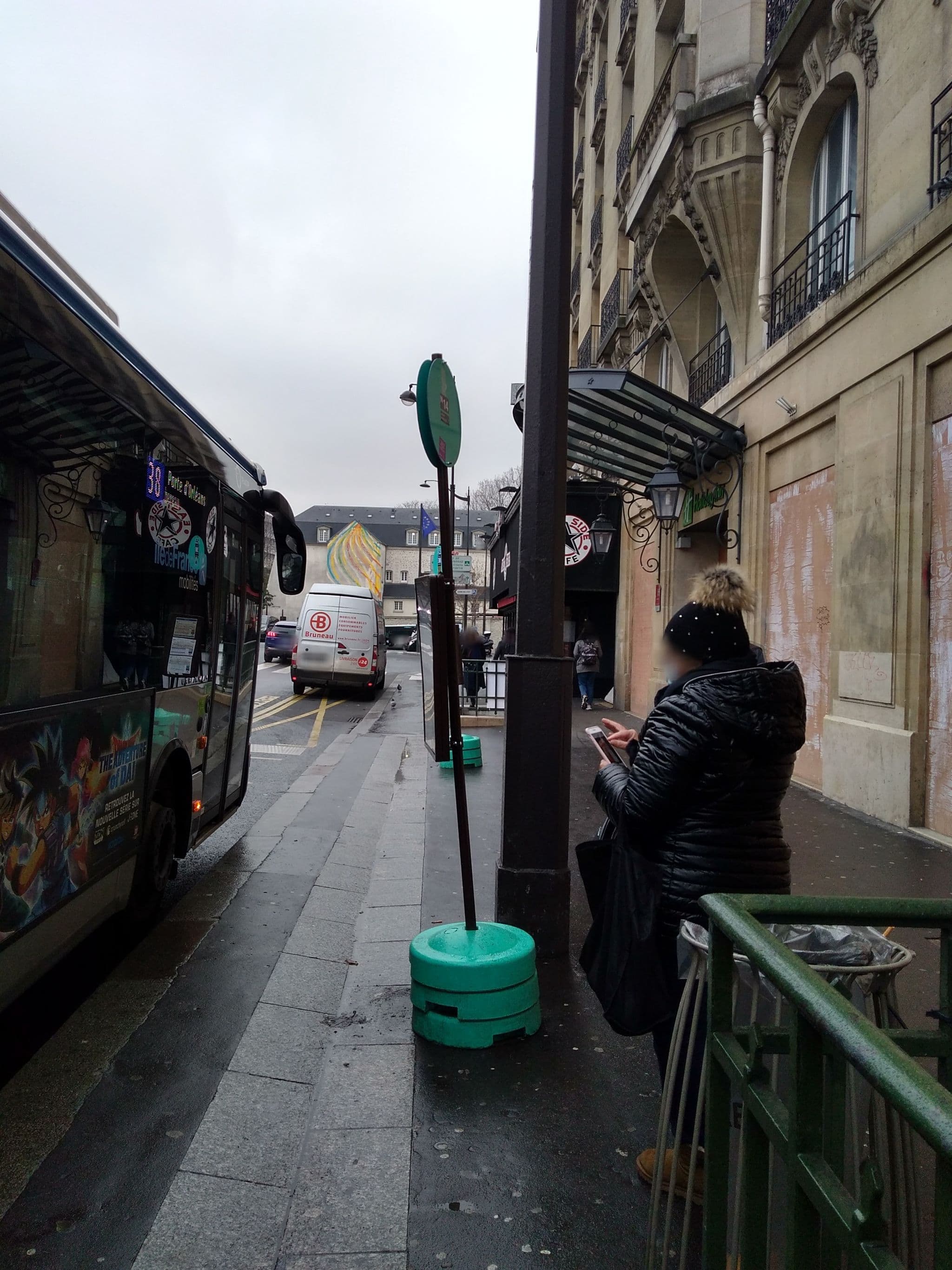 Street view near Hôtel Holiday Inn, Paris 10e Arrondissement — © nlehuby (CC BY-SA · Mapillary)
