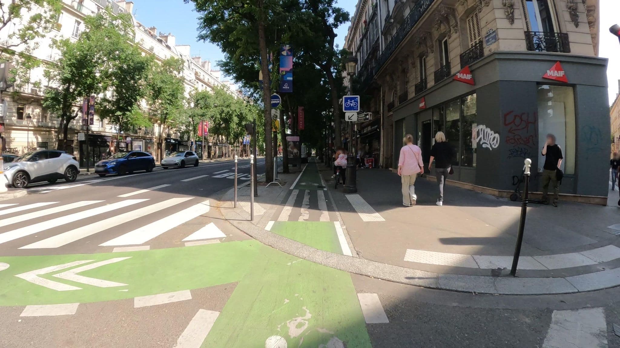 Street view near Hotel Bien-Etre, Porte Saint-Martin — © Nzau (CC BY-SA · Mapillary)