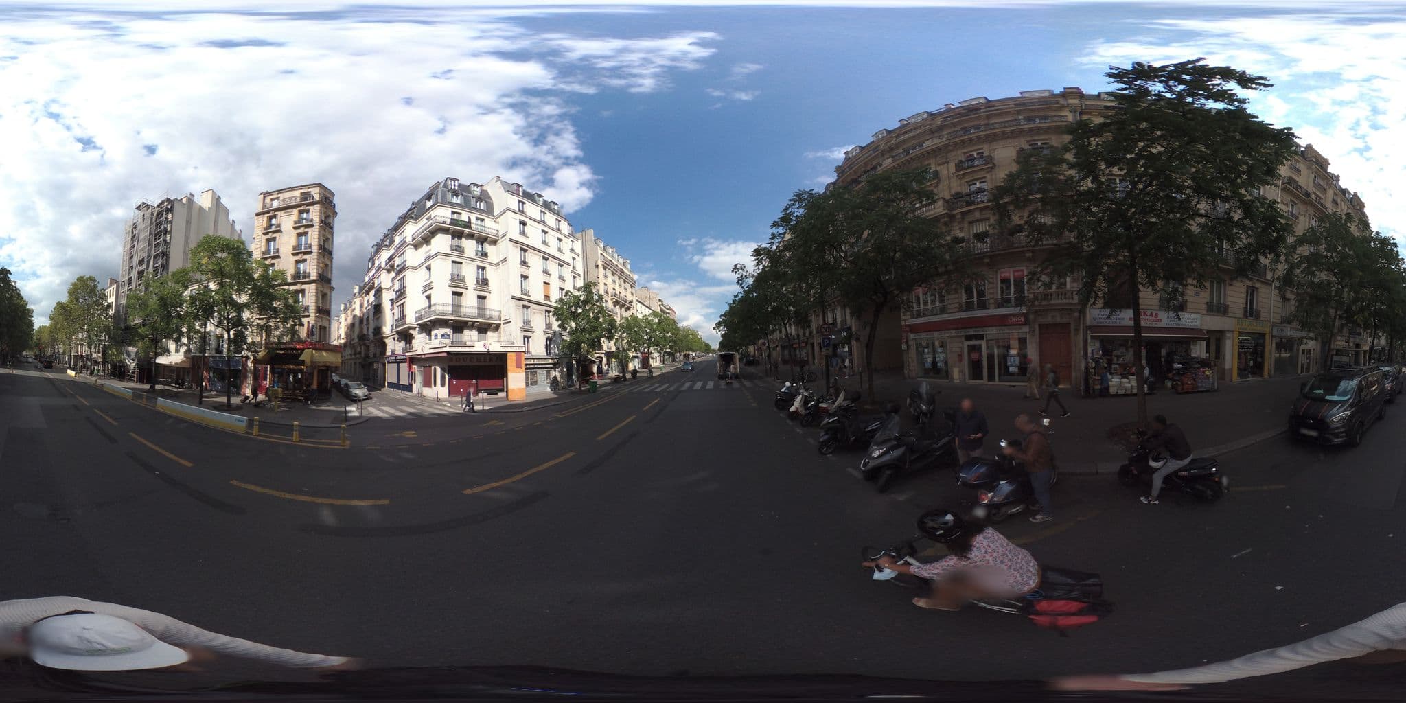 Street view near Hôtel Azarnoush, Sainte-Marguerite — © geovelo (CC BY-SA · Mapillary)