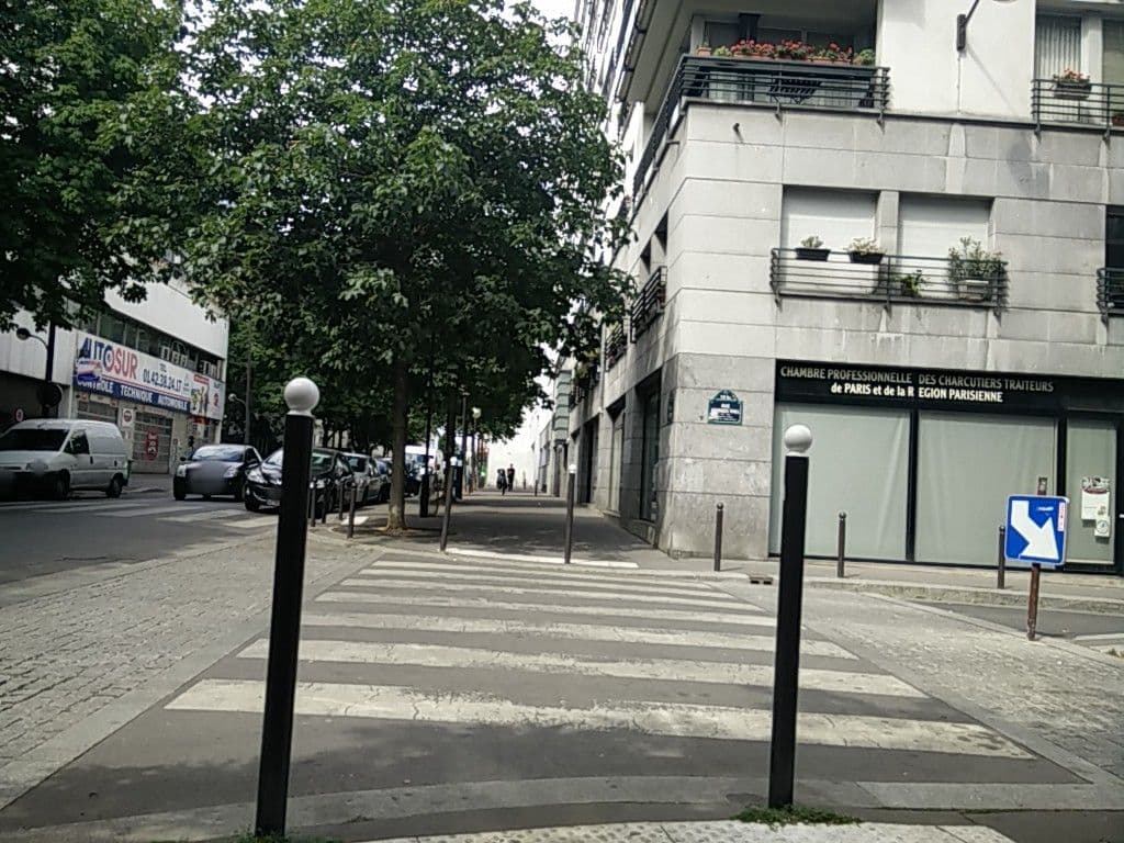 Street view near Foyer Residence des Buttes Chaumont, Paris 19 Buttes-Chaumont — © ccossio (CC BY-SA · Mapillary)
