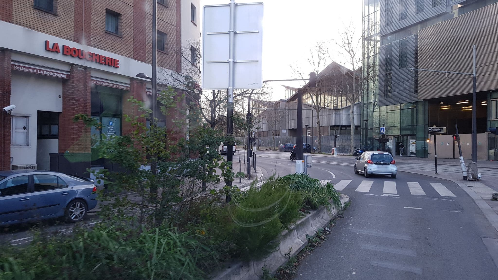 Street view near Suite Hotel, Pantin — © bernardvoyageur (CC BY-SA · Mapillary)