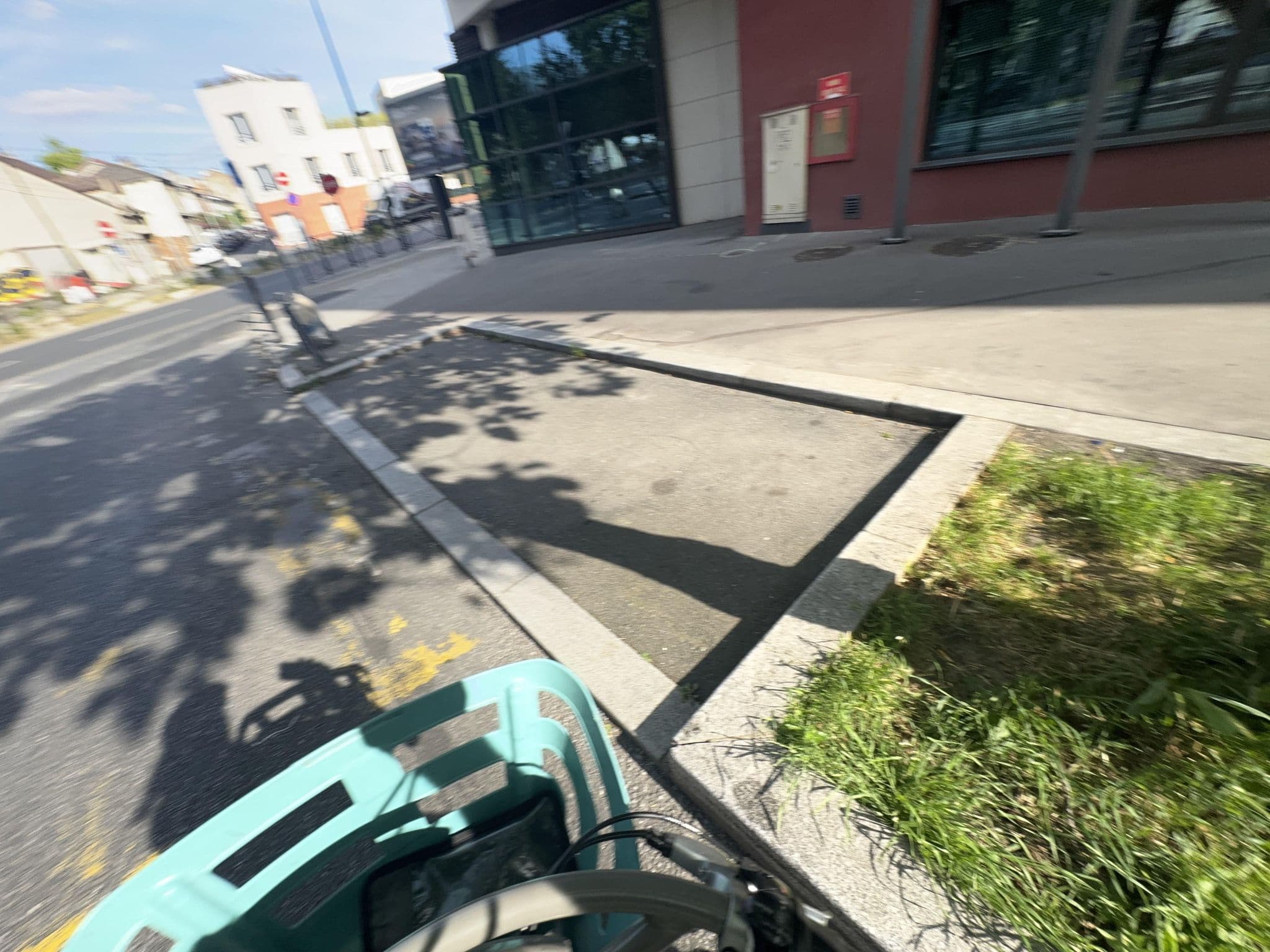 Street view near Courtyard Gym, Pleyel — © jakecopp (CC BY-SA · Mapillary)