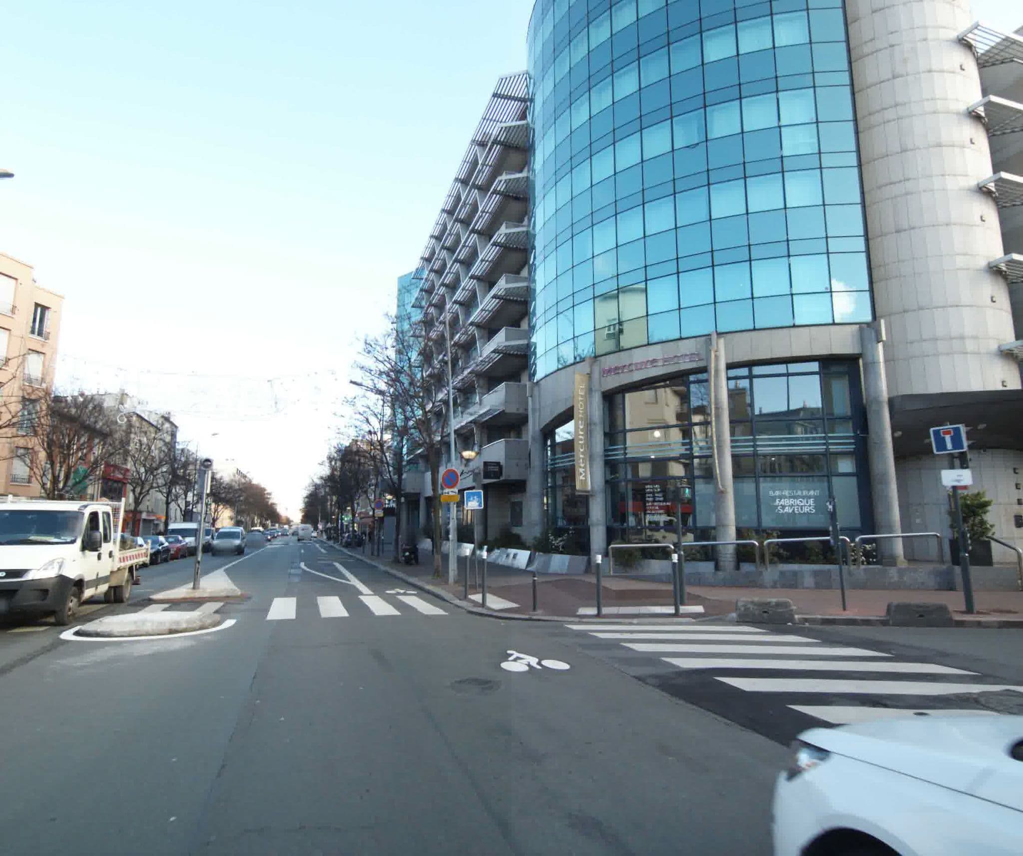Street view near Hotel Le Manhattan, Saint-Ouen — © sogefi (CC BY-SA · Mapillary)