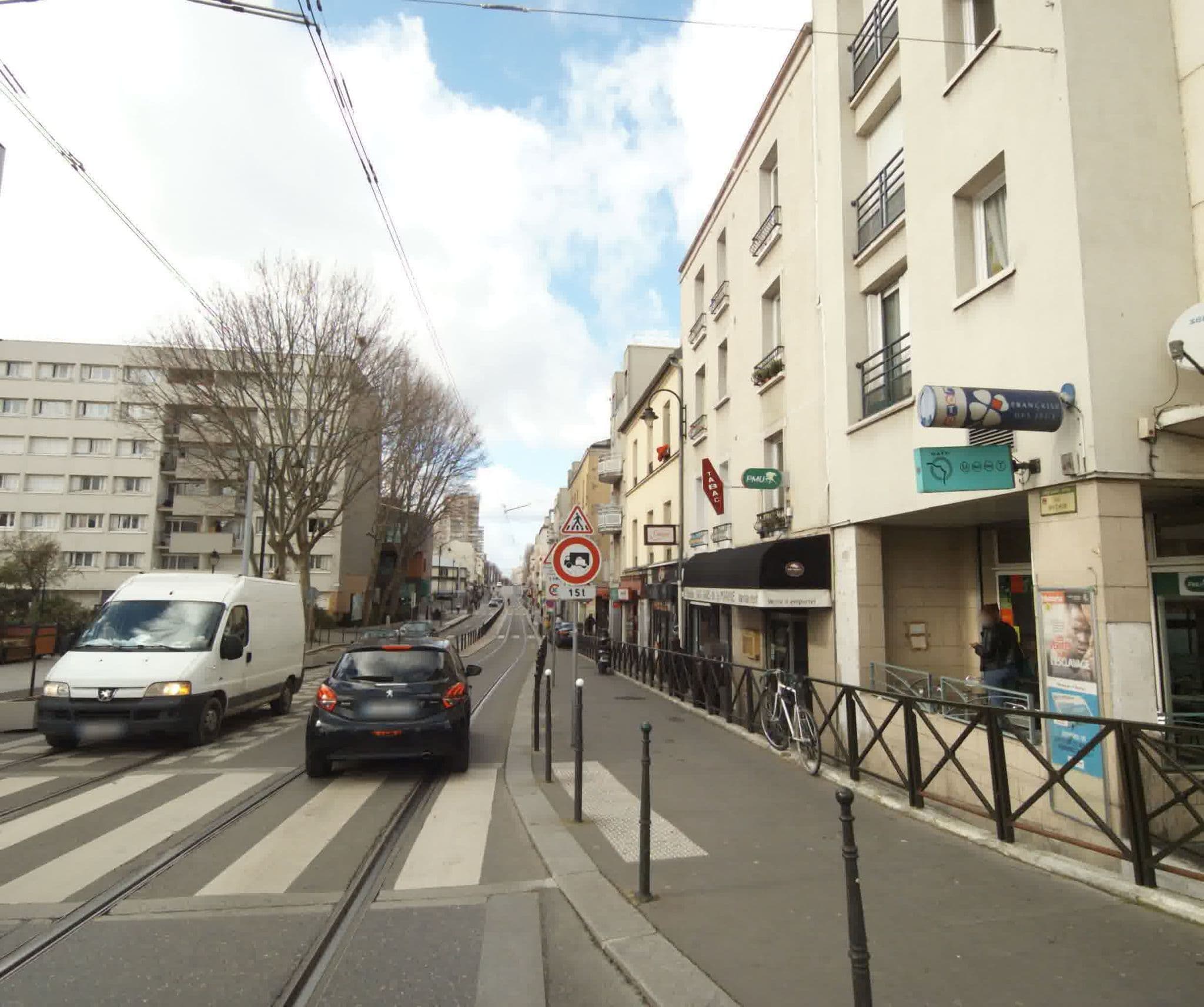 Street view near Hotel Les Palmiers, L'Île-Saint-Denis — © sogefi (CC BY-SA · Mapillary)