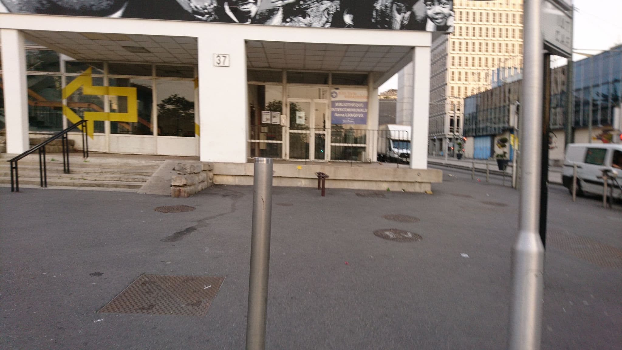 Street view near Hôtel Sarcelles Flanades, Pierrefitte-sur-Seine — © jeanfrancis (CC BY-SA · Mapillary)