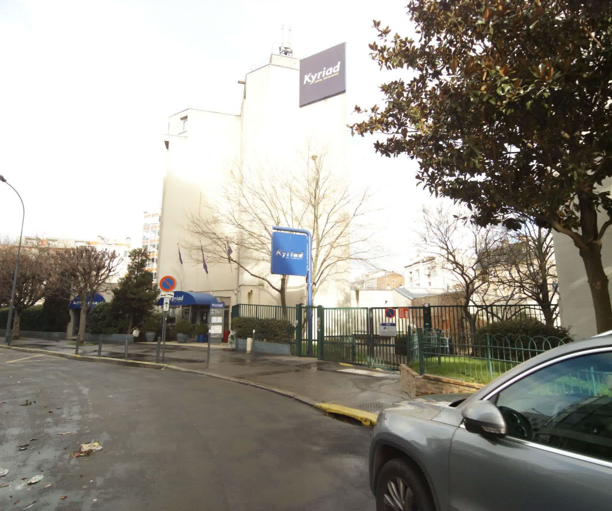 Street view near Holiday Inn Garden Court Porte de Saint-Ouen, Saint-Ouen — © sogefi (CC BY-SA · Mapillary)