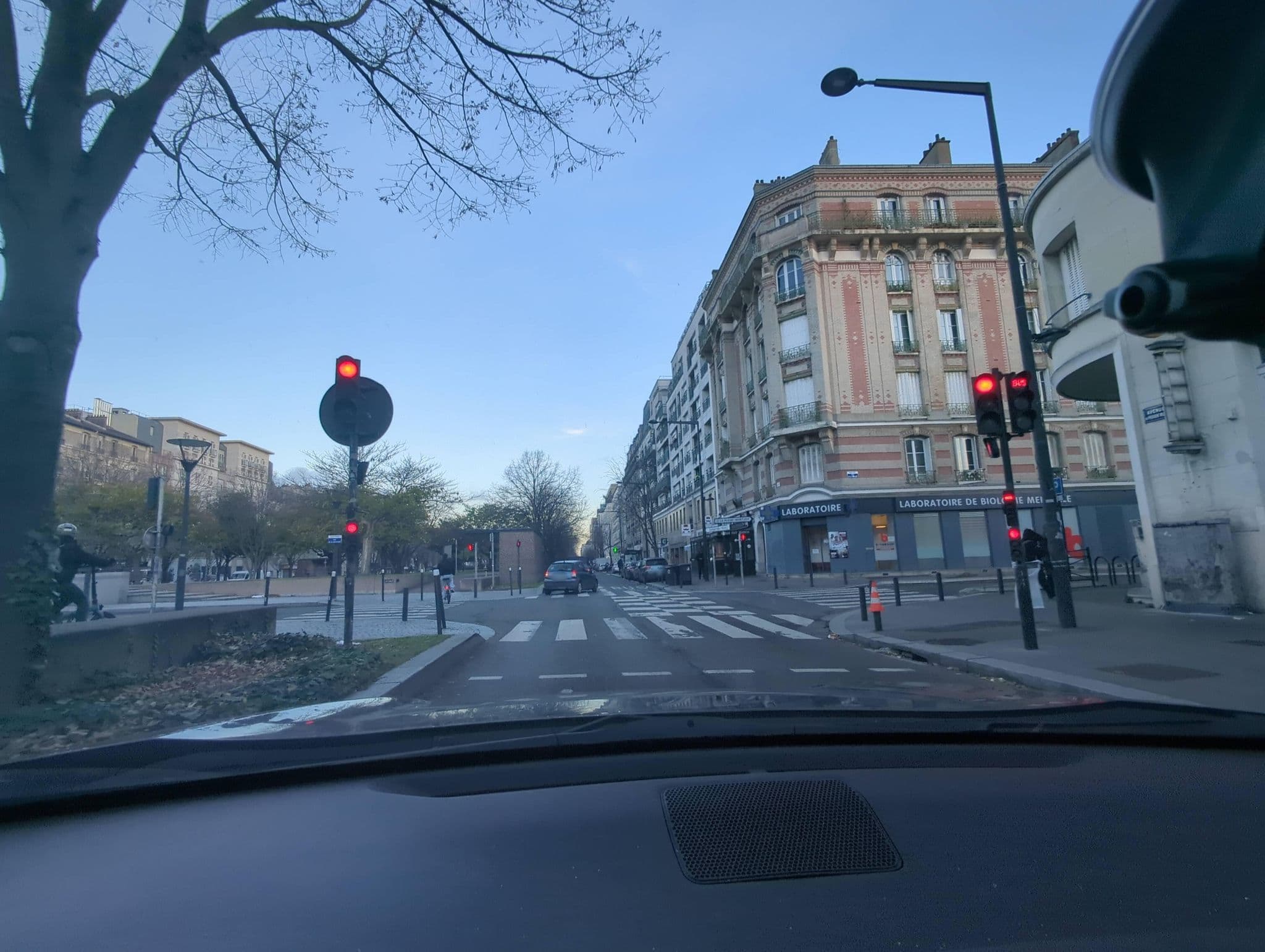 Street view near Paris Porte de Paris, Plaine 2 — © Cryptophil (CC BY-SA · Mapillary)