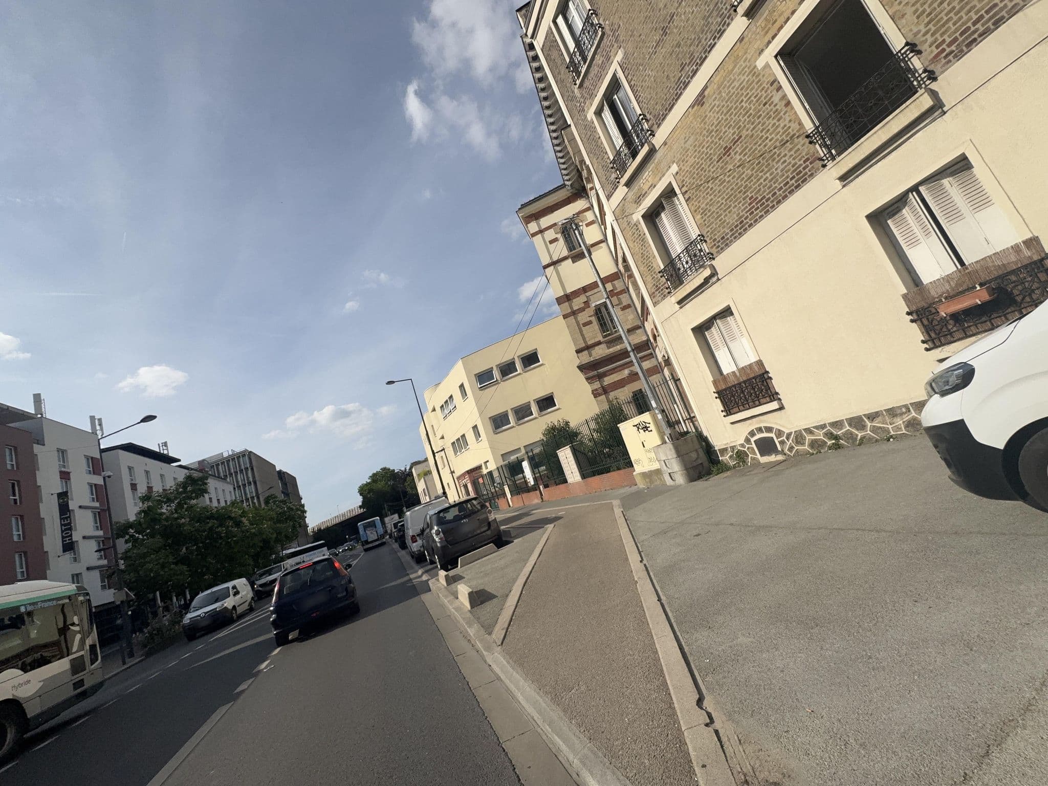 Street view near Hotel B&B, Pleyel — © jakecopp (CC BY-SA · Mapillary)