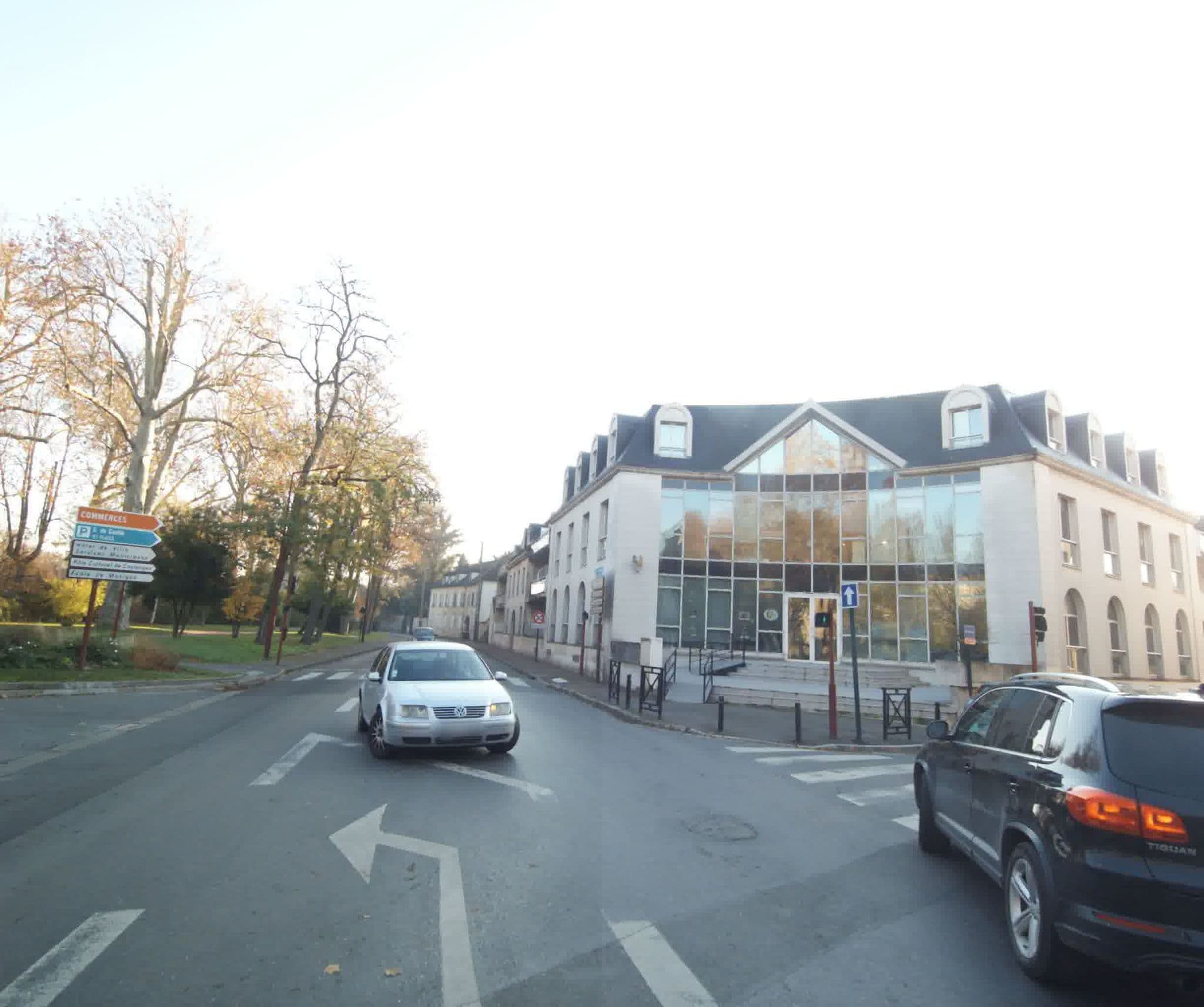 Street view near Hôtel Acadie, Gonesse — © sogefi (CC BY-SA · Mapillary)