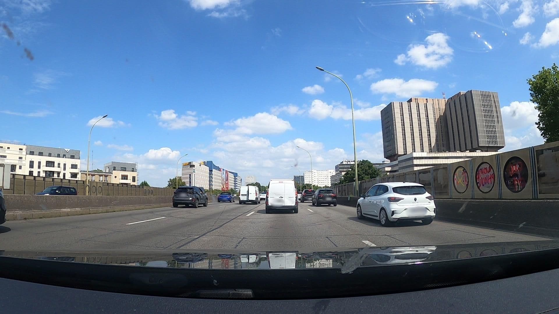 Street view near Café Hôtel de Lorraine, Clichy — © uwekoch (CC BY-SA · Mapillary)