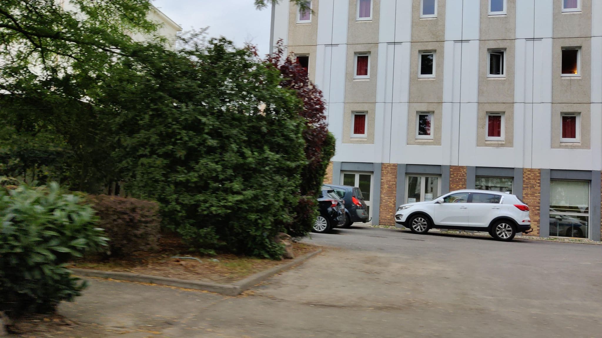 Street view near B&B Hotels, Noisy-le-Sec — © svr123456789 (CC BY-SA · Mapillary)