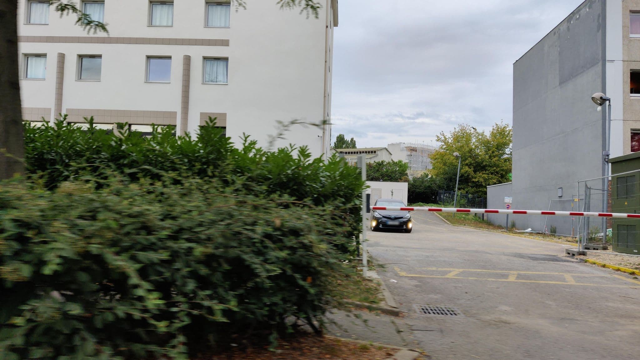 Street view near The Originals City, Hôtel Paris Est, Rosny (Inter-Hotel), Noisy-le-Sec — © svr123456789 (CC BY-SA · Mapillary)