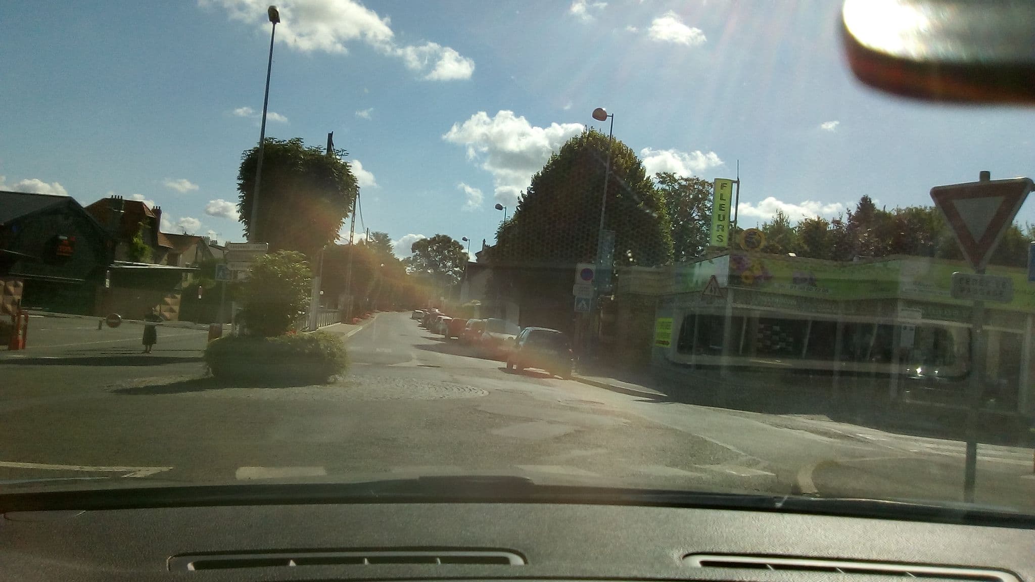 Street view near Selectour - Pyramide Voyages, Combs-la-Ville — © cemcarfil (CC BY-SA · Mapillary)