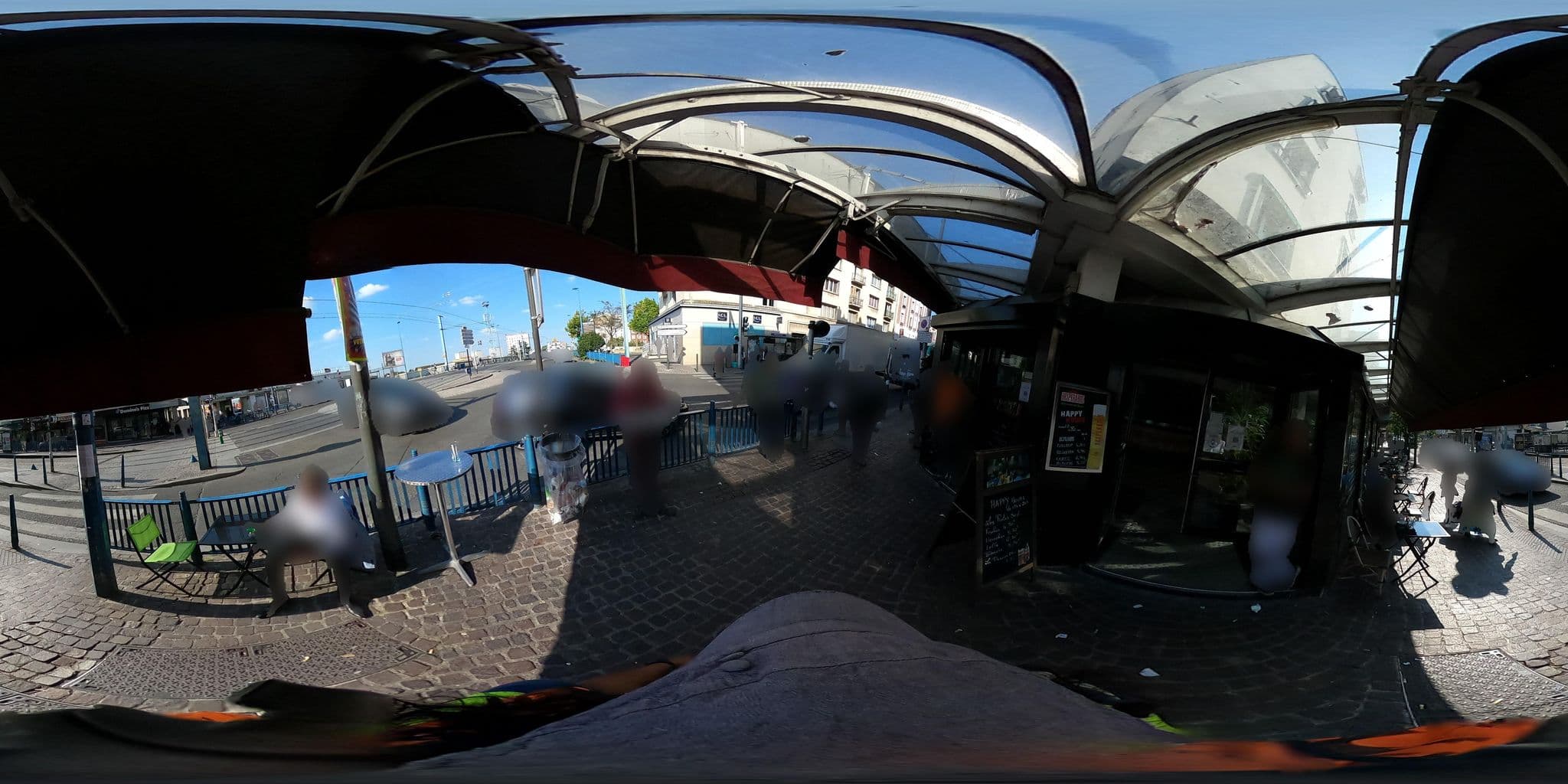 Street view near Hôtel des Voyageurs, Noisy-le-Sec — © nlehuby (CC BY-SA · Mapillary)