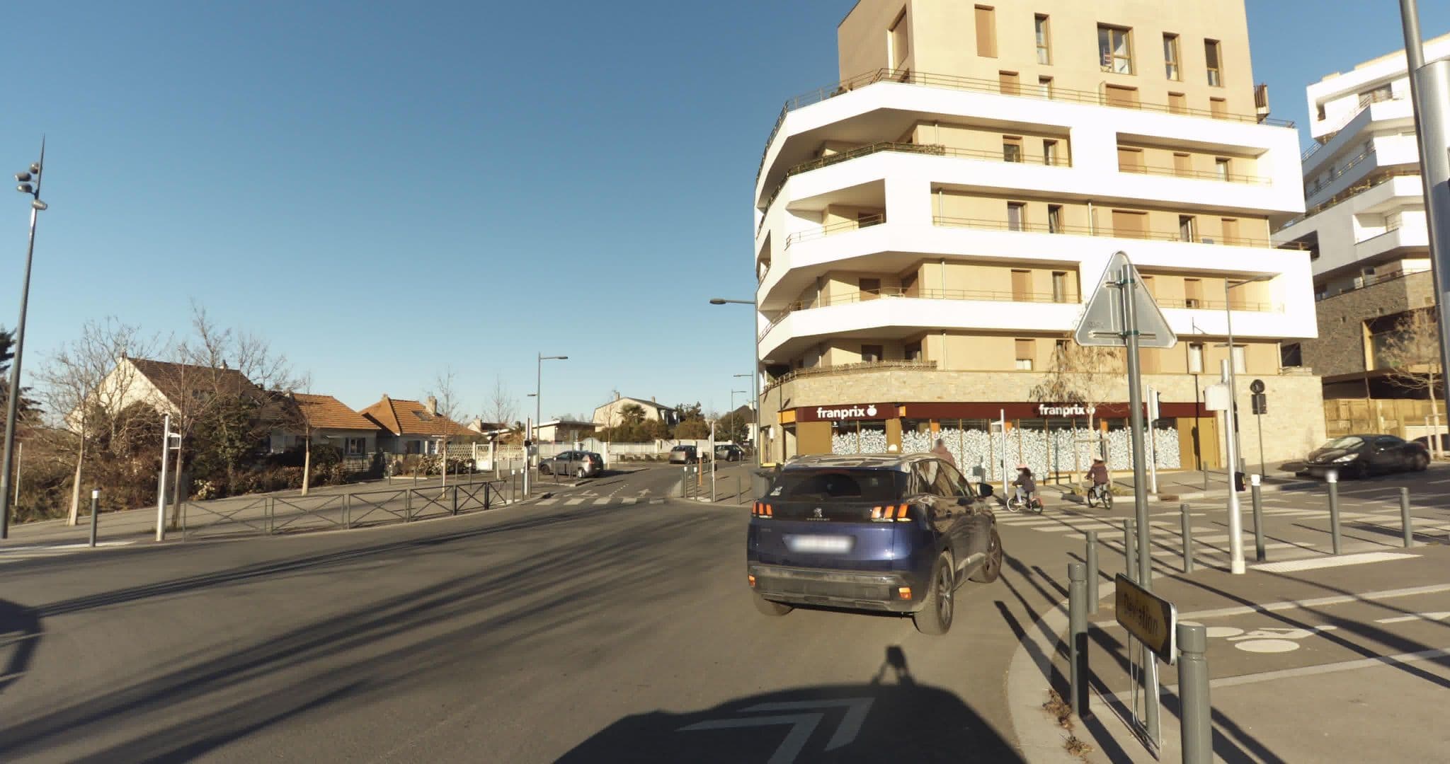 Street view near Gite Champigny sur Marne, Bry-sur-Marne — © sogefi (CC BY-SA · Mapillary)