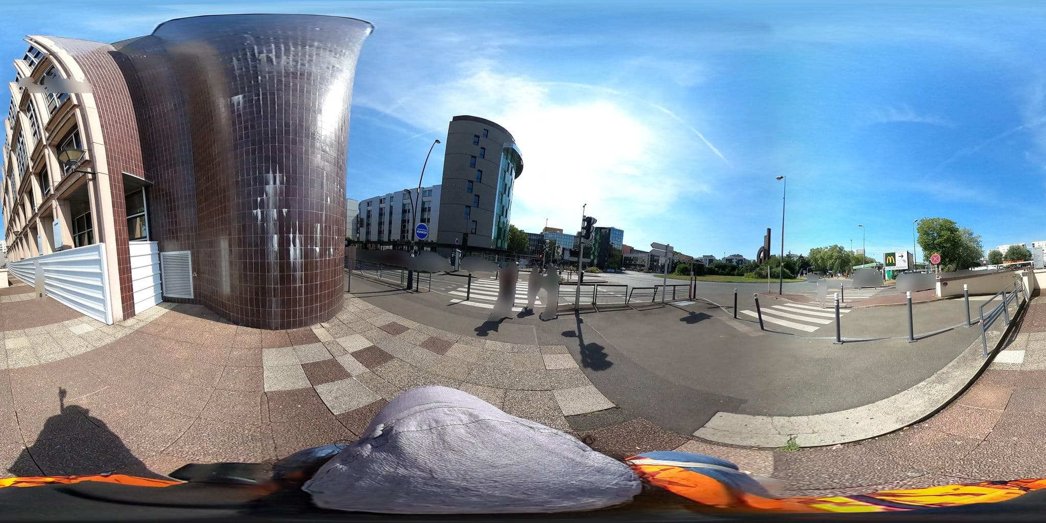 Street view near Holiday Inn Garden Court Fontenay sous Bois Hôtel, Fontenay-sous-Bois — © nlehuby (CC BY-SA · Mapillary)
