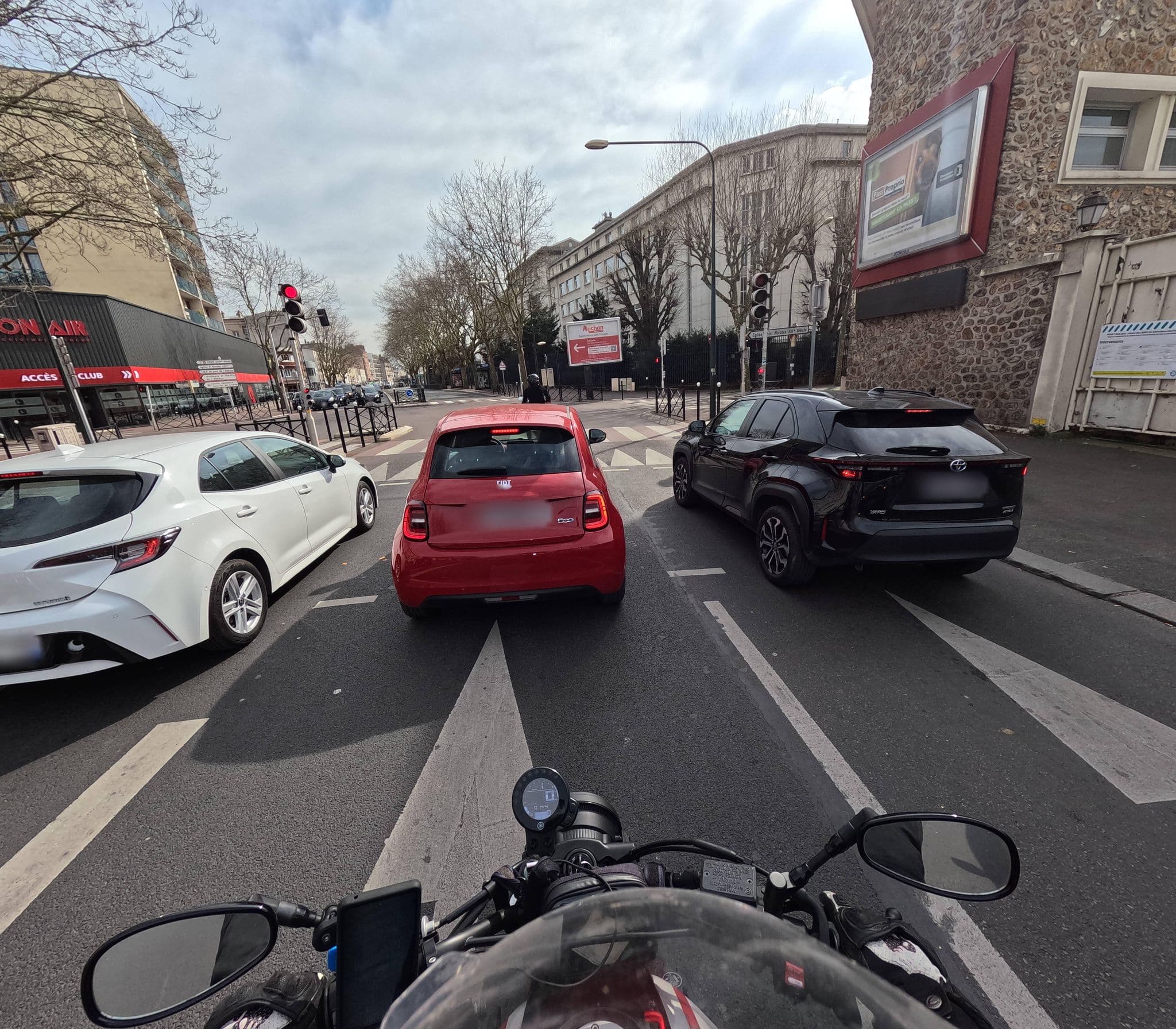 Street view near Star Abbaye, Joinville-le-Pont — © didier2020 (CC BY-SA · Mapillary)