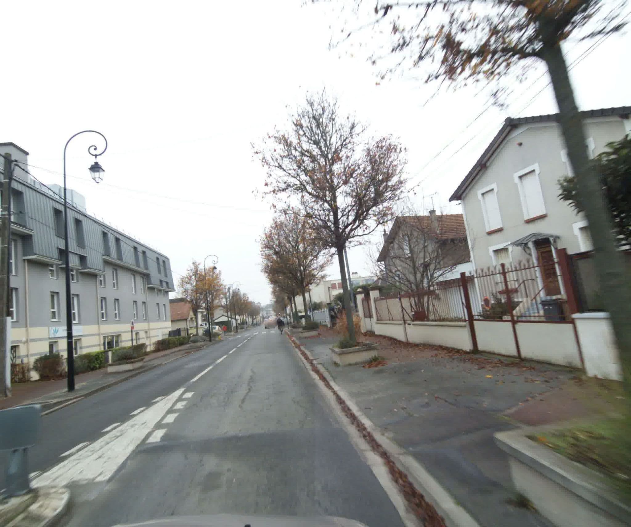Street view near Les Amis de l'Atelier, Neuilly-Plaisance — © sogefi (CC BY-SA · Mapillary)