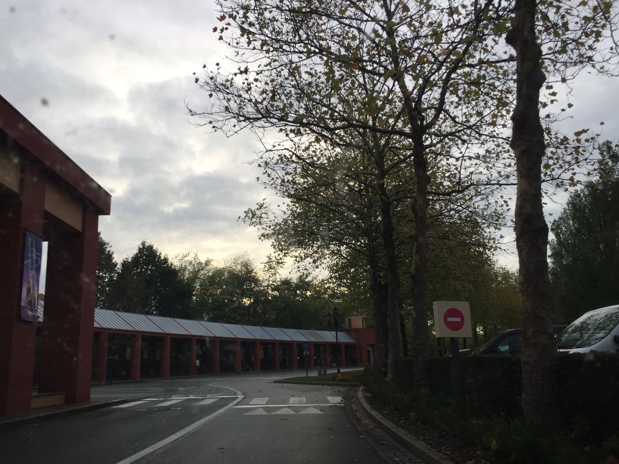 Street view near Disney's Hotel New York, Chessy — © thepriben (CC BY-SA · Mapillary)