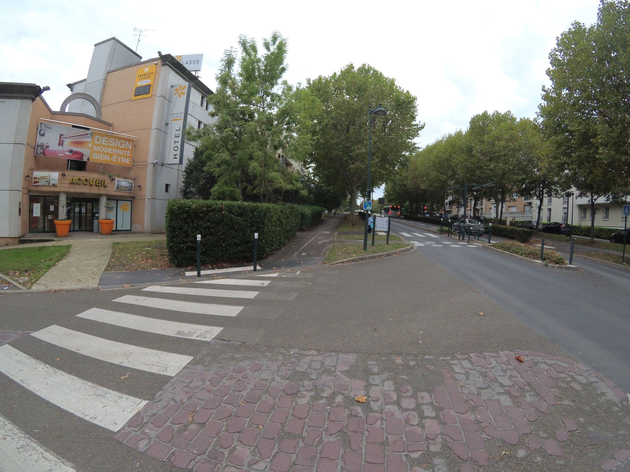 Street view near chambre 215, Torcy — © stephanep (CC BY-SA · Mapillary)