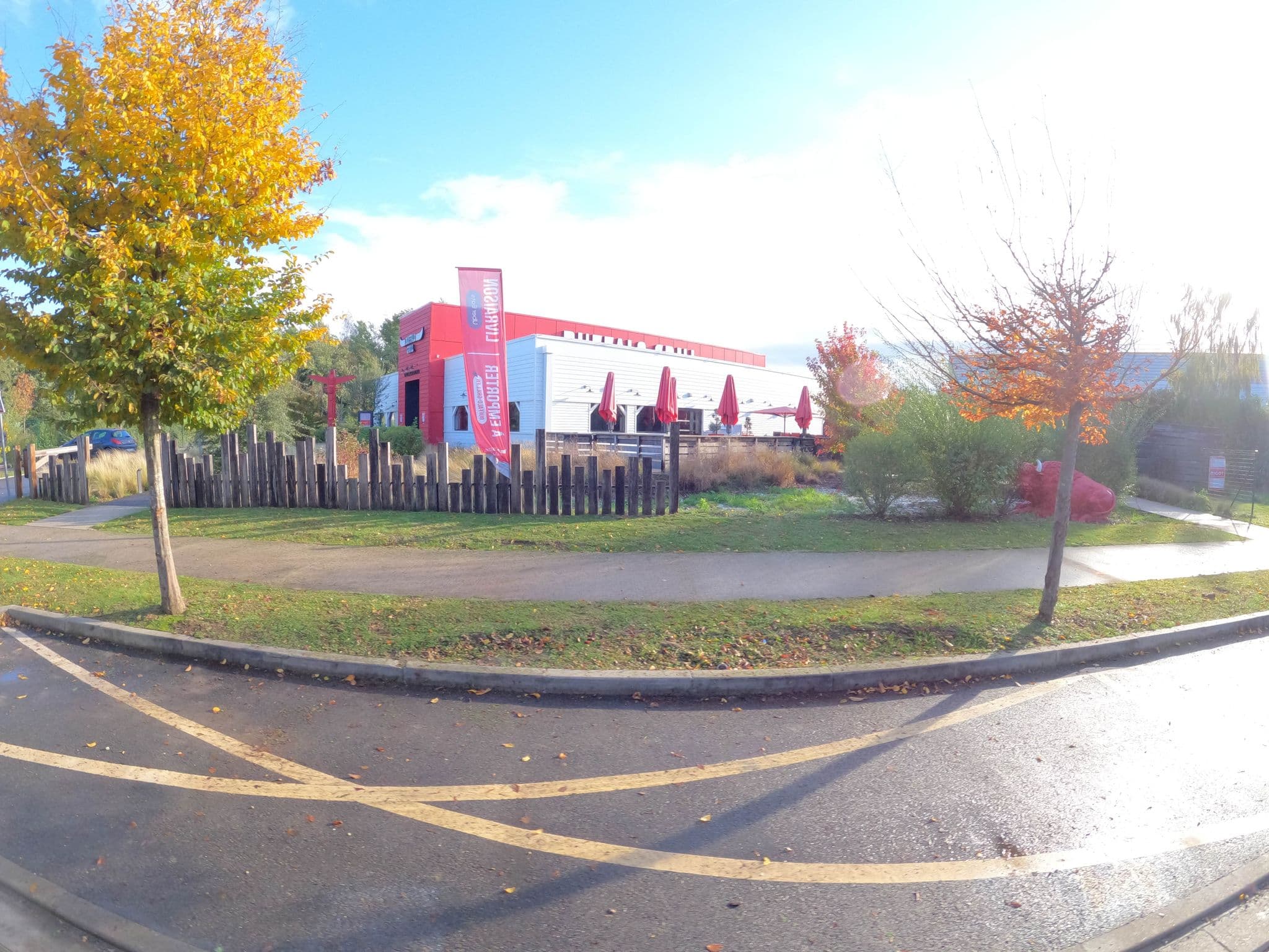 Street view near Holiday Inn Express, Bailly-Romainvilliers — © stephanep (CC BY-SA · Mapillary)