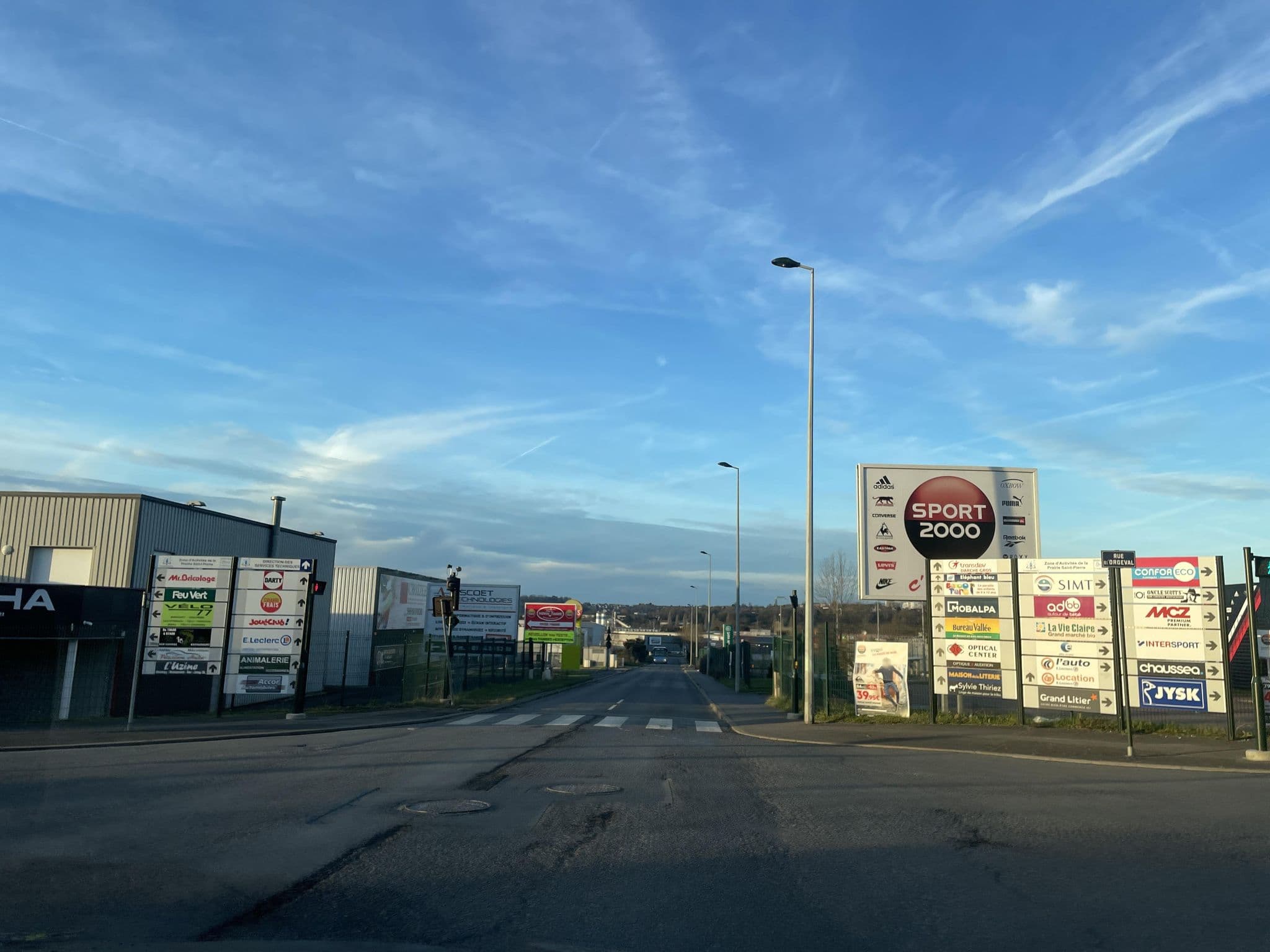 Street view near Hôtel hotelF1 Coulommiers, Coulommiers — © zlitus (CC BY-SA · Mapillary)