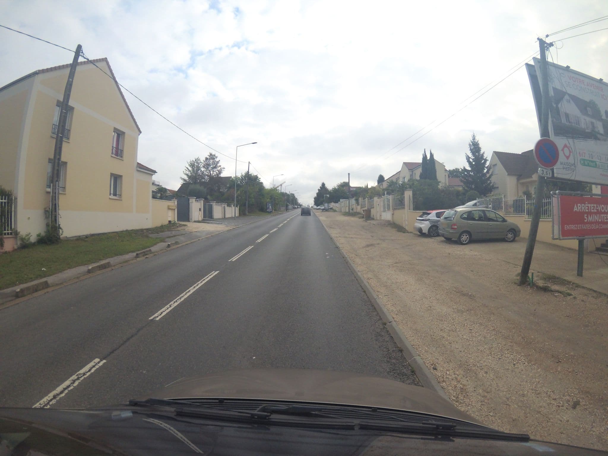 Street view near Maison Lilouma, Montévrain — © stephanep (CC BY-SA · Mapillary)