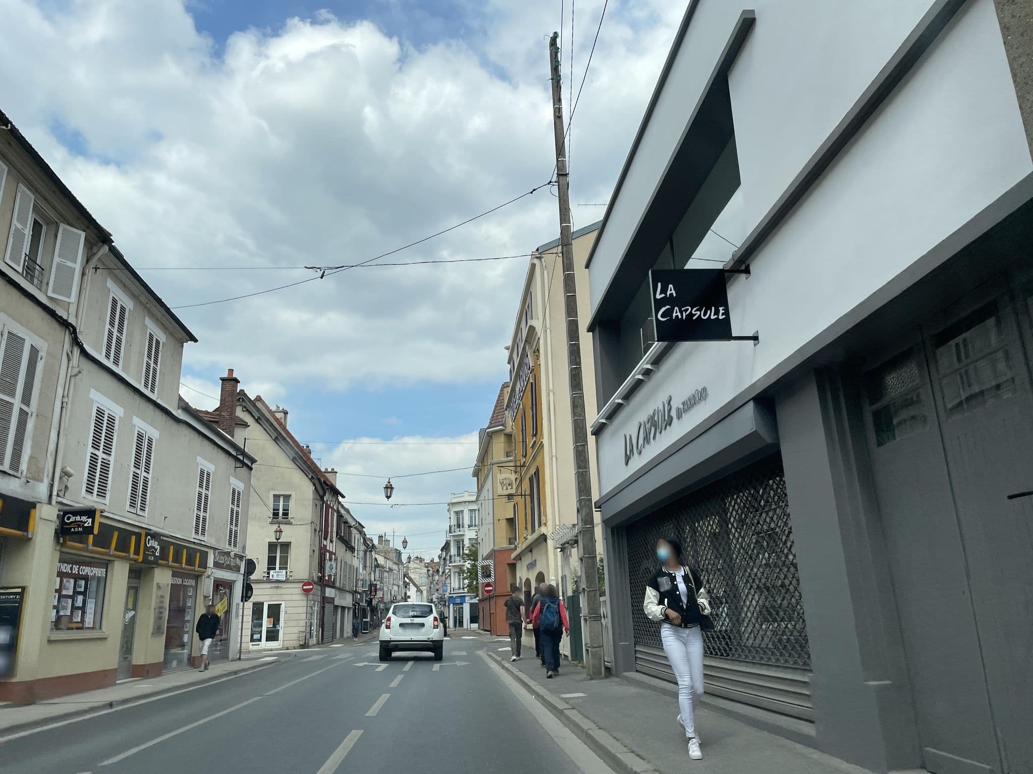 Street view near Hotel De L'ours, Coulommiers — © zlitus (CC BY-SA · Mapillary)