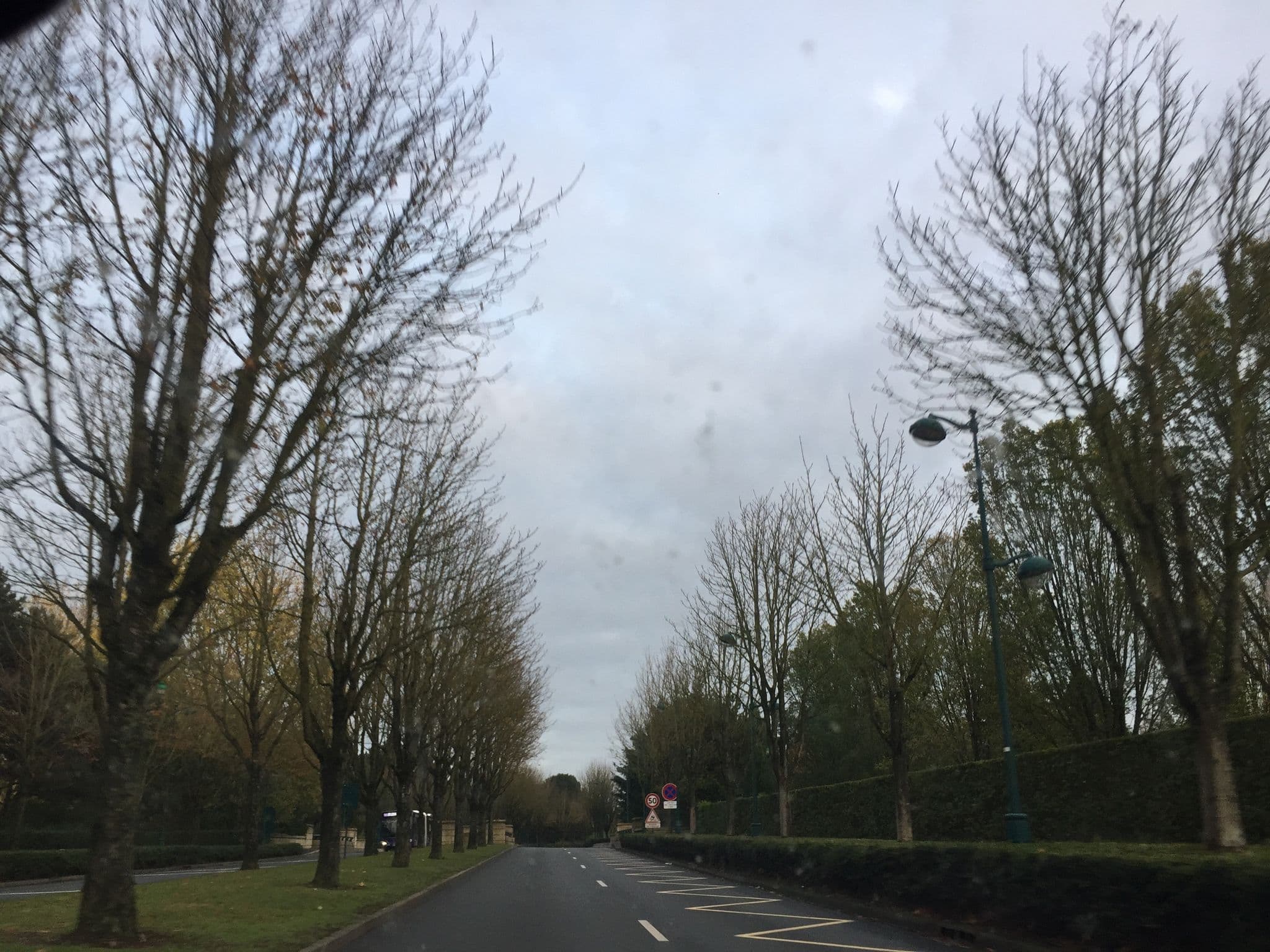 Street view near dinsey's hotel sundance, Magny-le-Hongre — © thepriben (CC BY-SA · Mapillary)