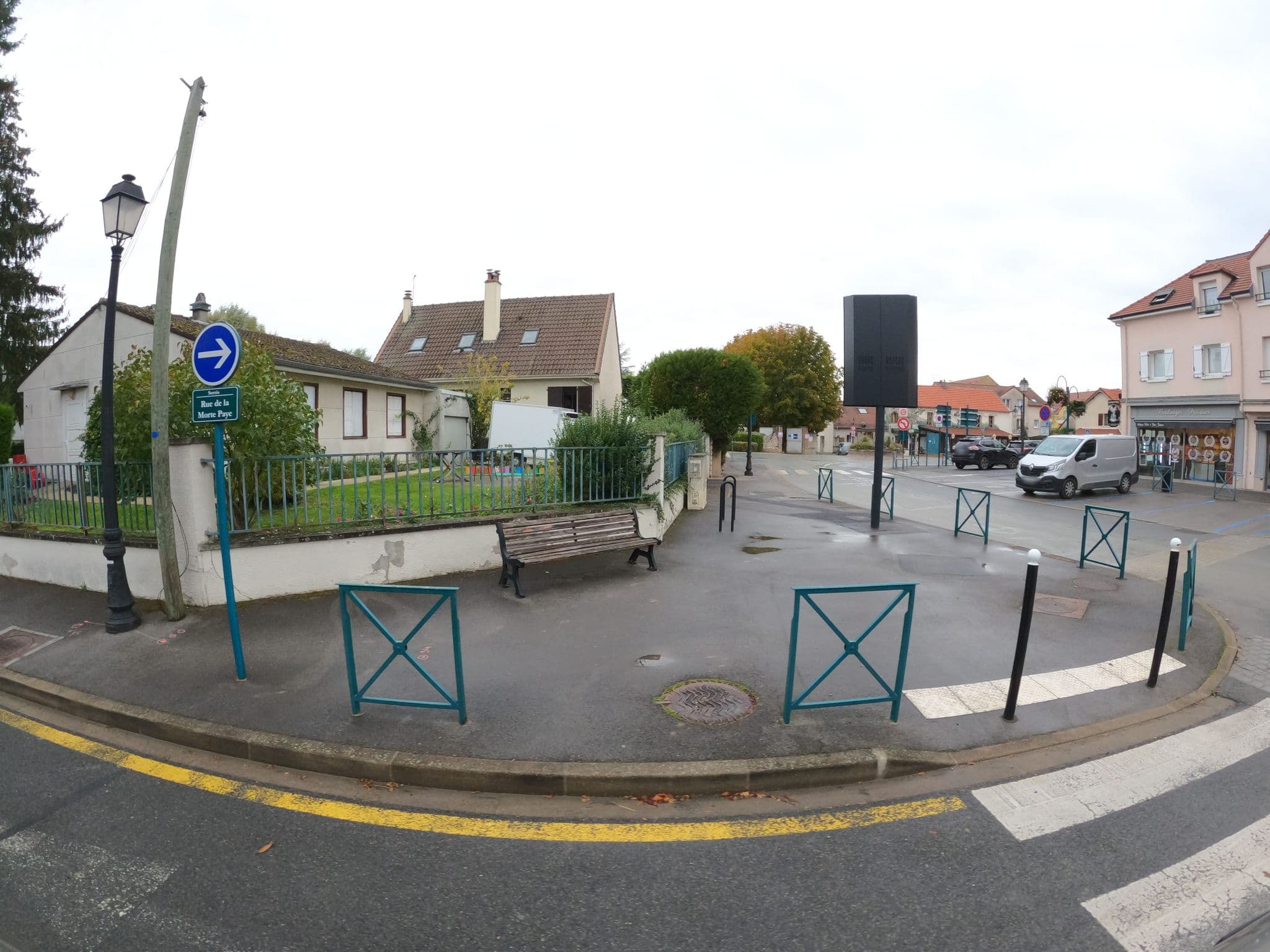 Street view near Appart-ascenseur-5minsDisney-2CHB-QuartierChic, Serris — © stephanep (CC BY-SA · Mapillary)