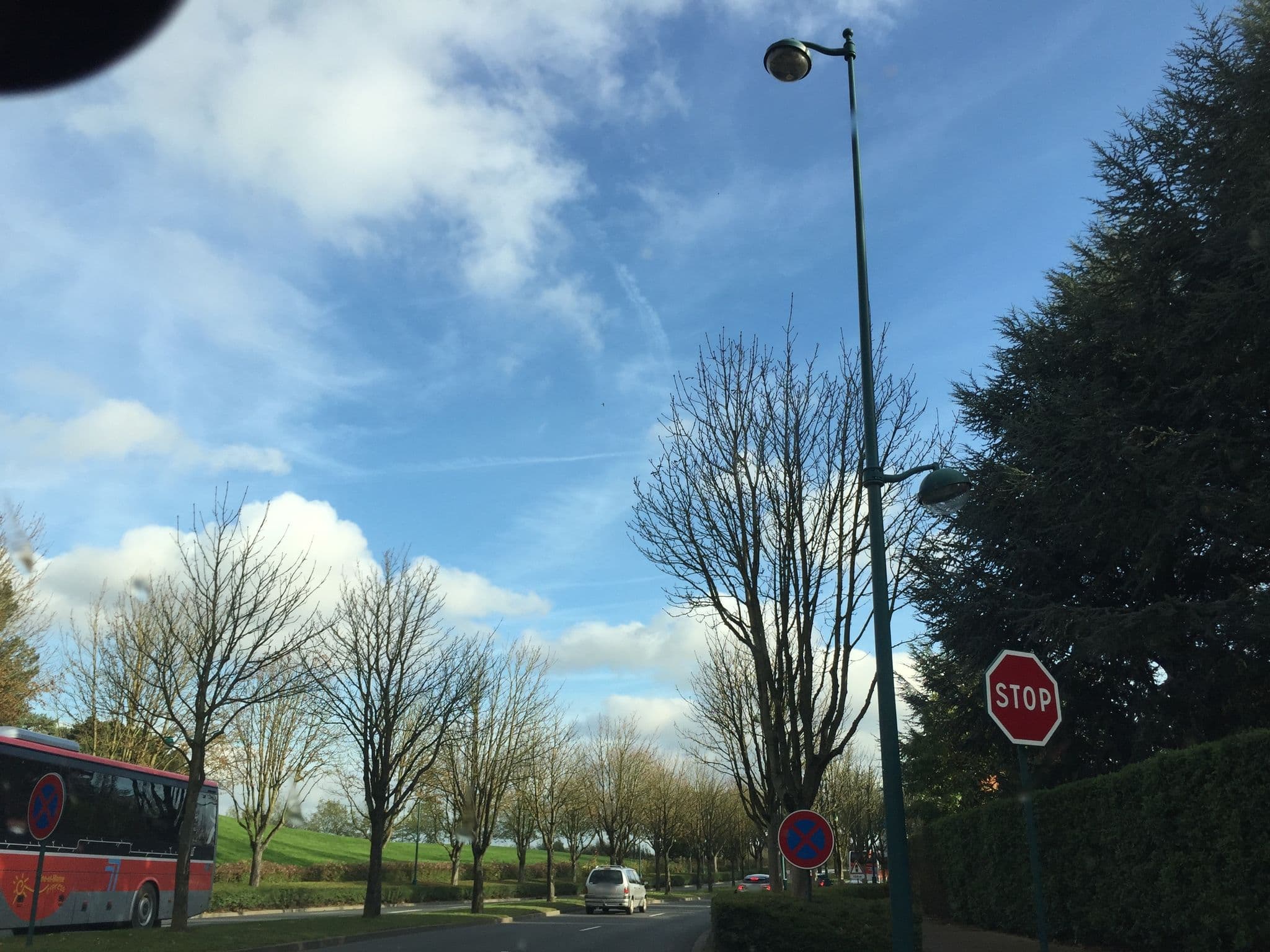 Street view near sierra lodge, Magny-le-Hongre — © thepriben (CC BY-SA · Mapillary)