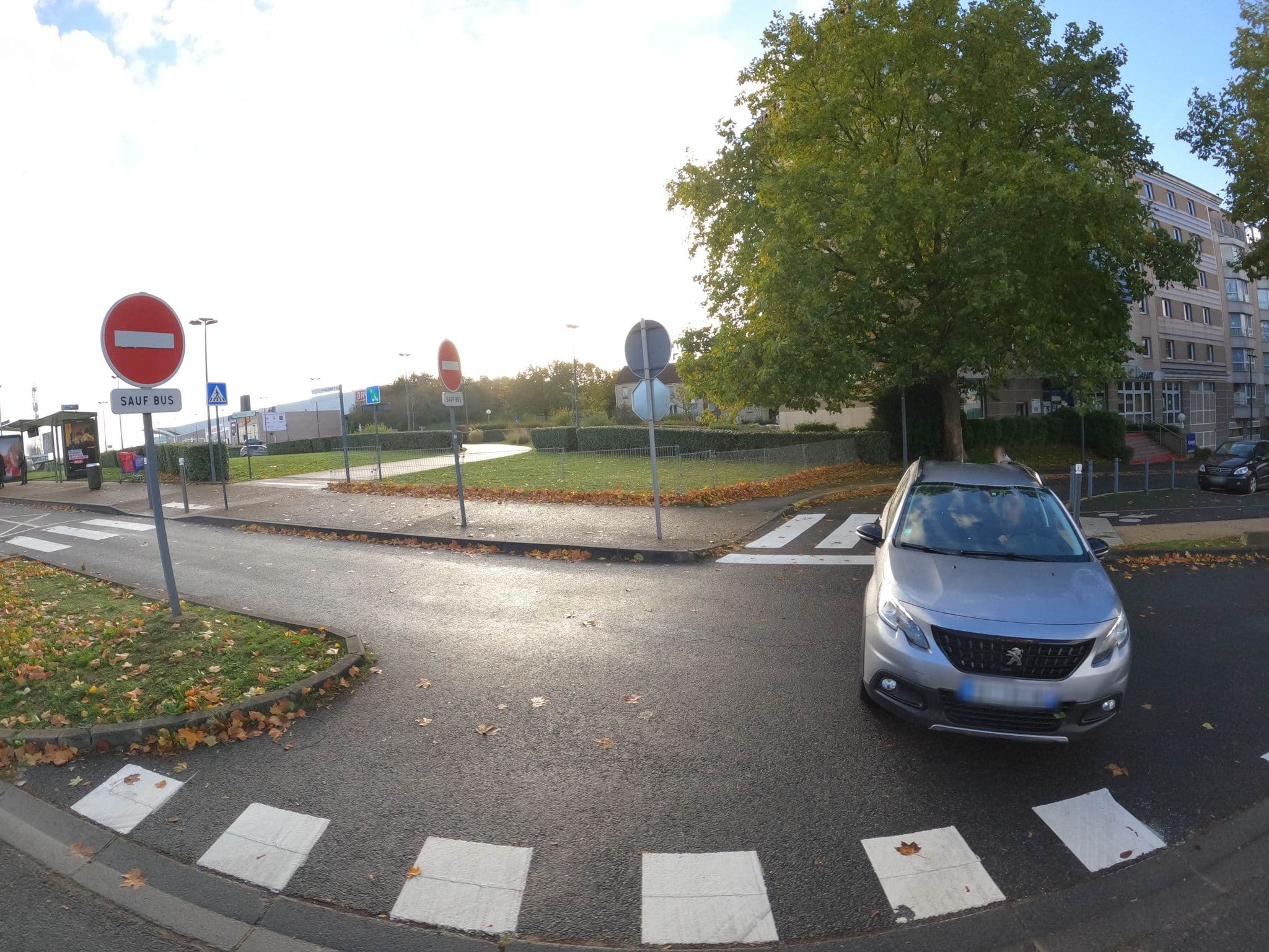 Street view near Hôtel Restaurant Kyriad Torcy, Marne La Vallée — © stephanep (CC BY-SA · Mapillary)