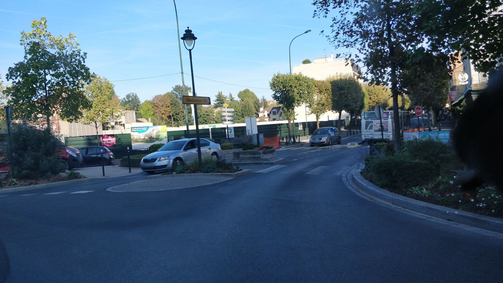Street view near Au Départ des Autobus, Le Raincy — © svr123456789 (CC BY-SA · Mapillary)