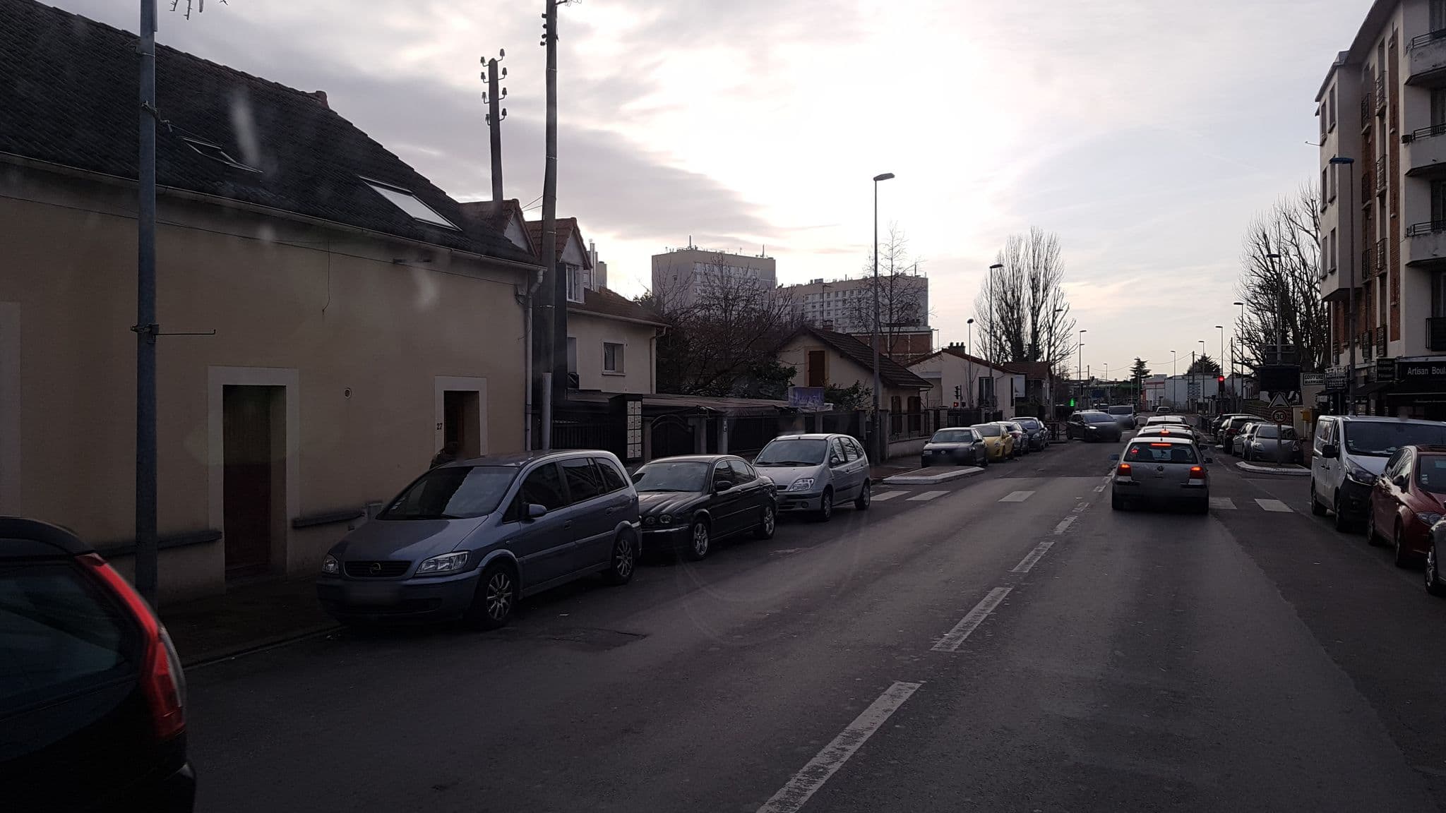 Street view near Le Saphire Bleu, Aulnay-sous-Bois — © bernardvoyageur (CC BY-SA · Mapillary)