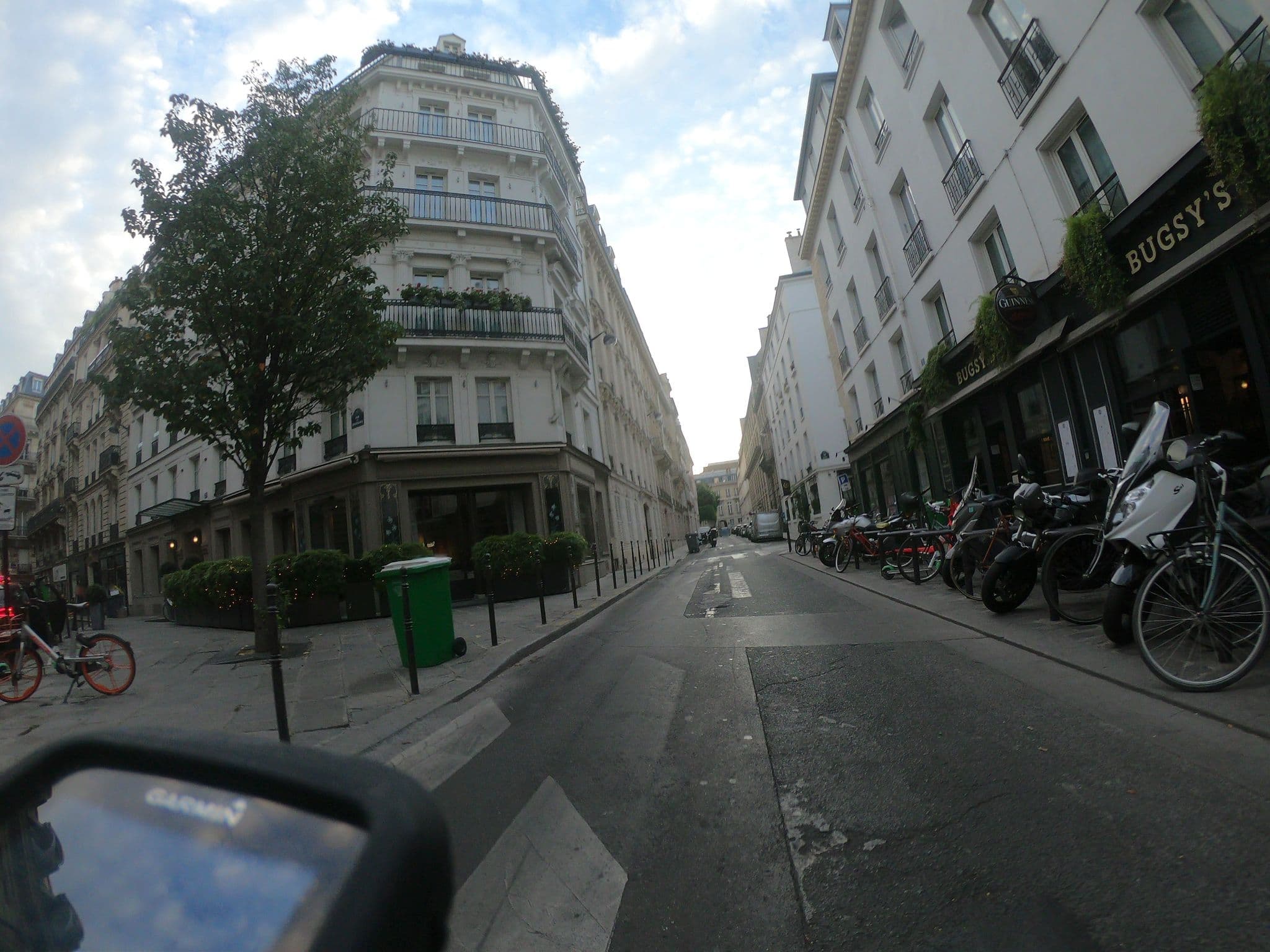 Street view near Pavillon des Lettres, Paris 08 Élysée