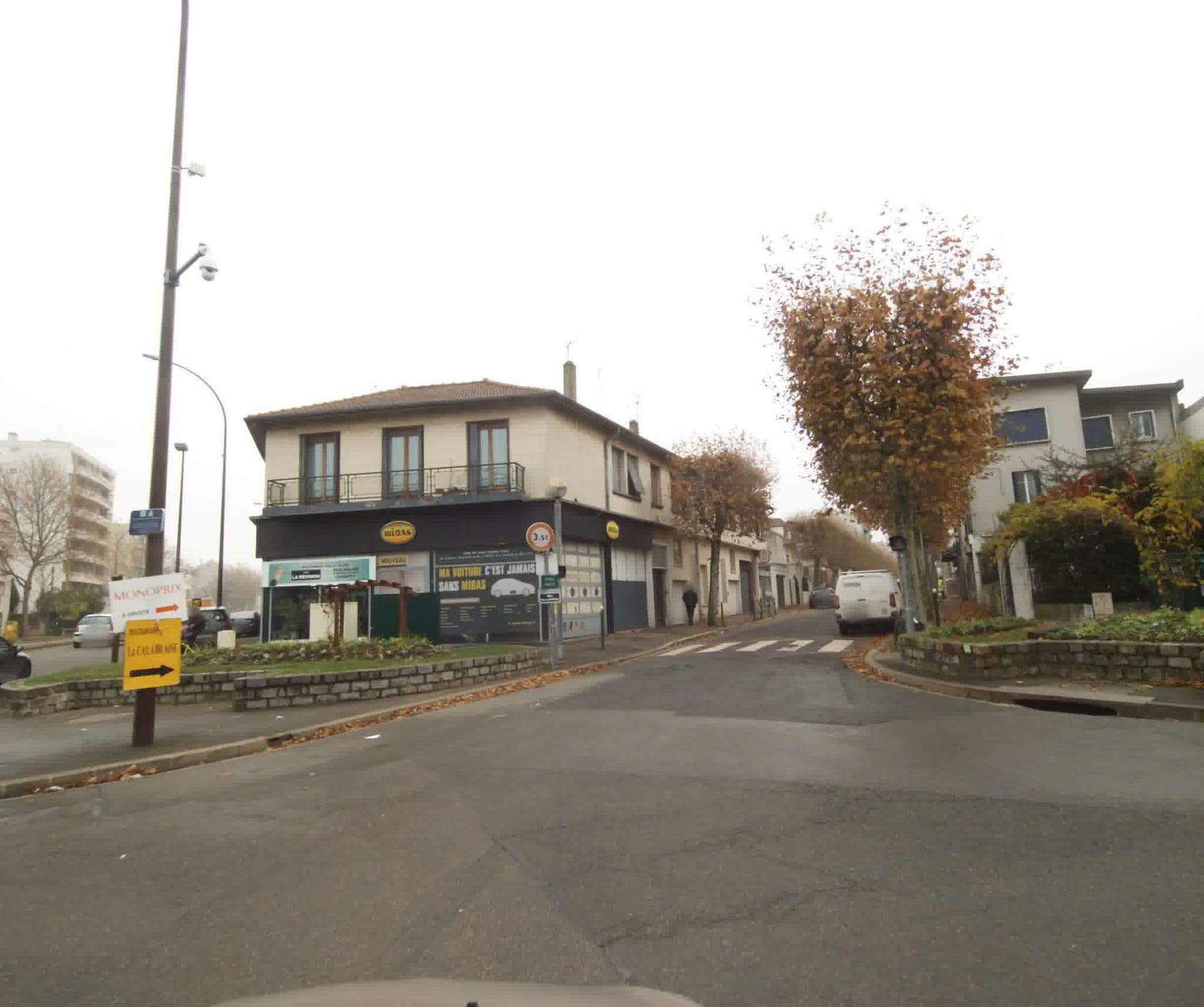 Street view near Hotel Vauban, Les Pavillons-sous-Bois — © sogefi (CC BY-SA · Mapillary)