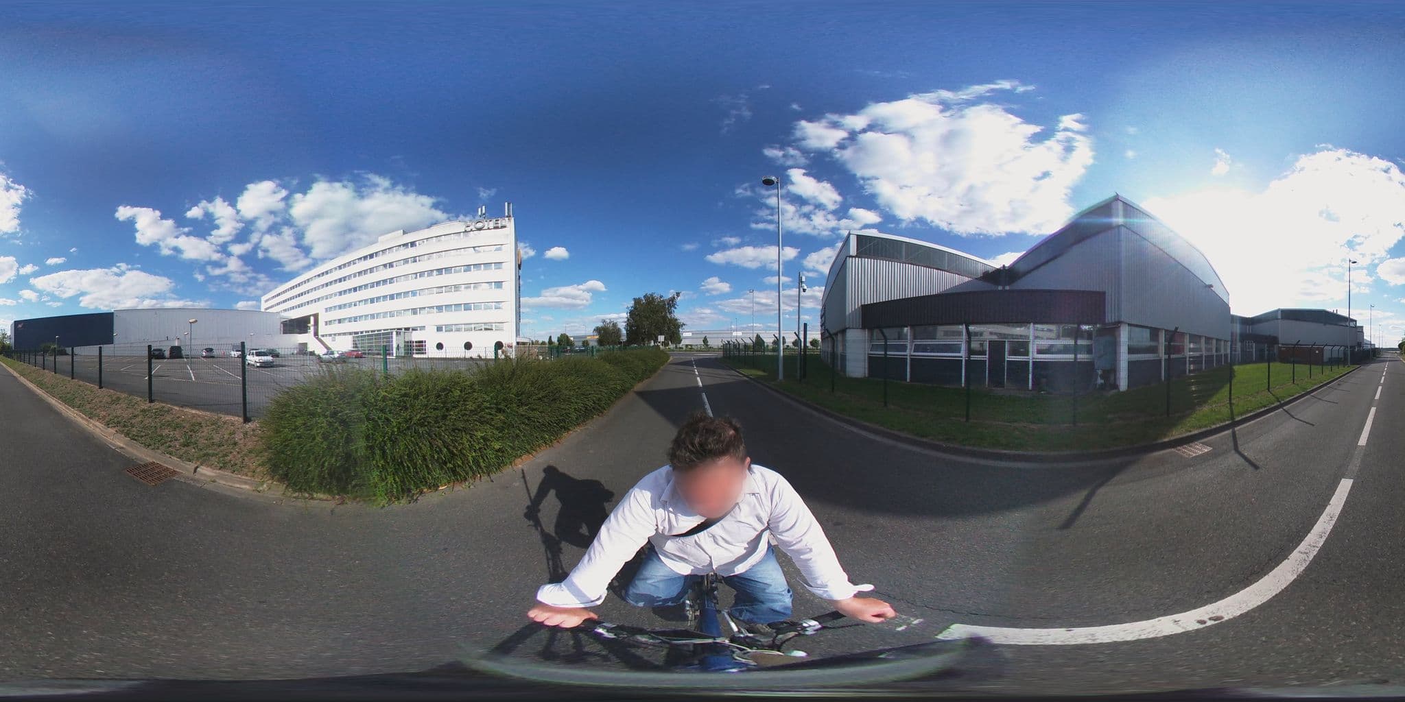 Street view near Hôtel Restaurant Kyriad Prestige le Bourget, Dugny — © geovelo (CC BY-SA · Mapillary)