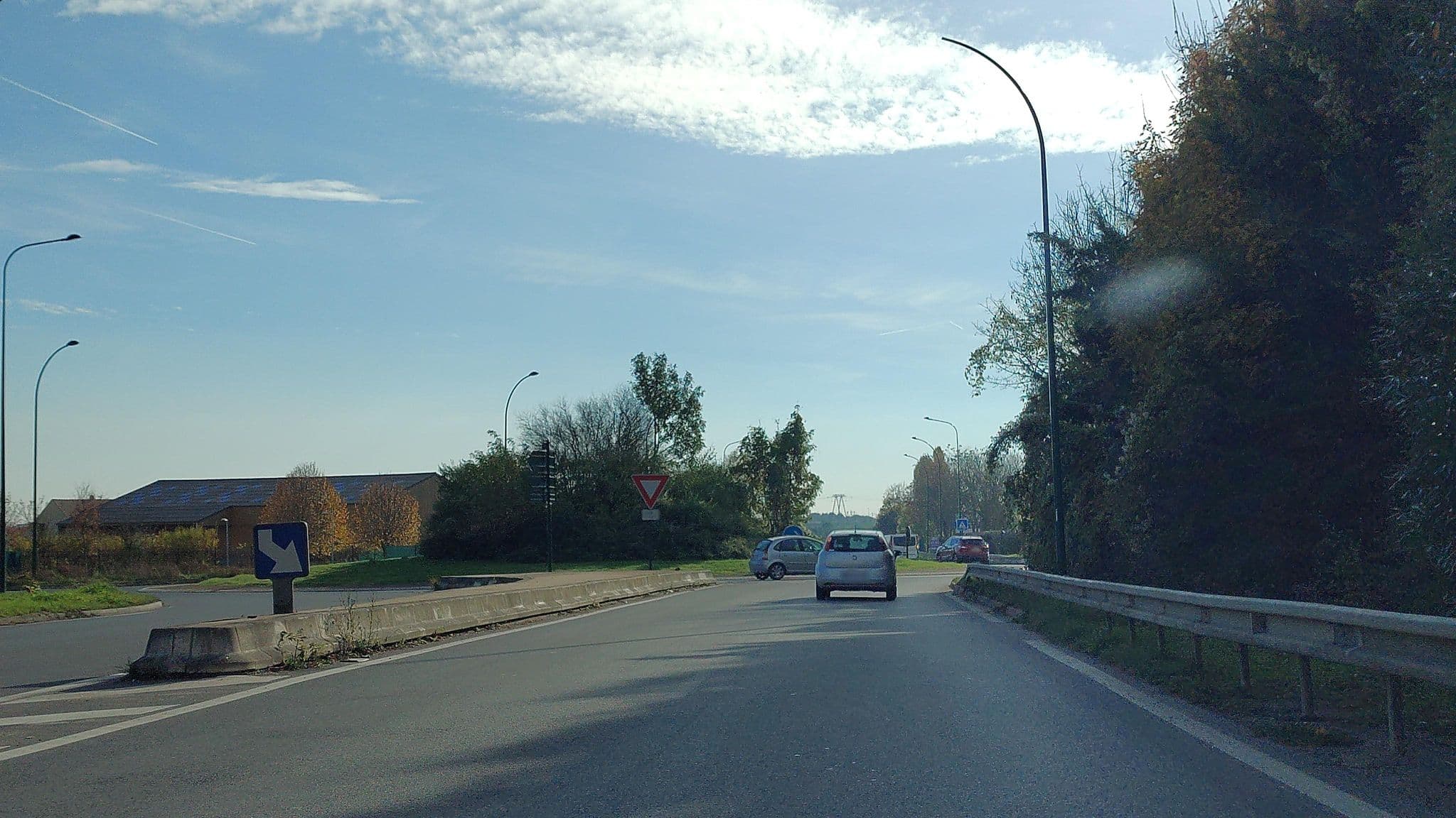 Street view near De Louvres Hôtel Paris, Louvres — © deleted_user (CC BY-SA · Mapillary)