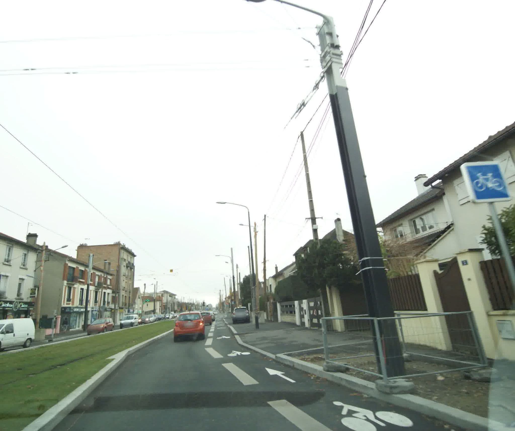 Street view near Hôtel du Rocher, Le Raincy — © sogefi (CC BY-SA · Mapillary)