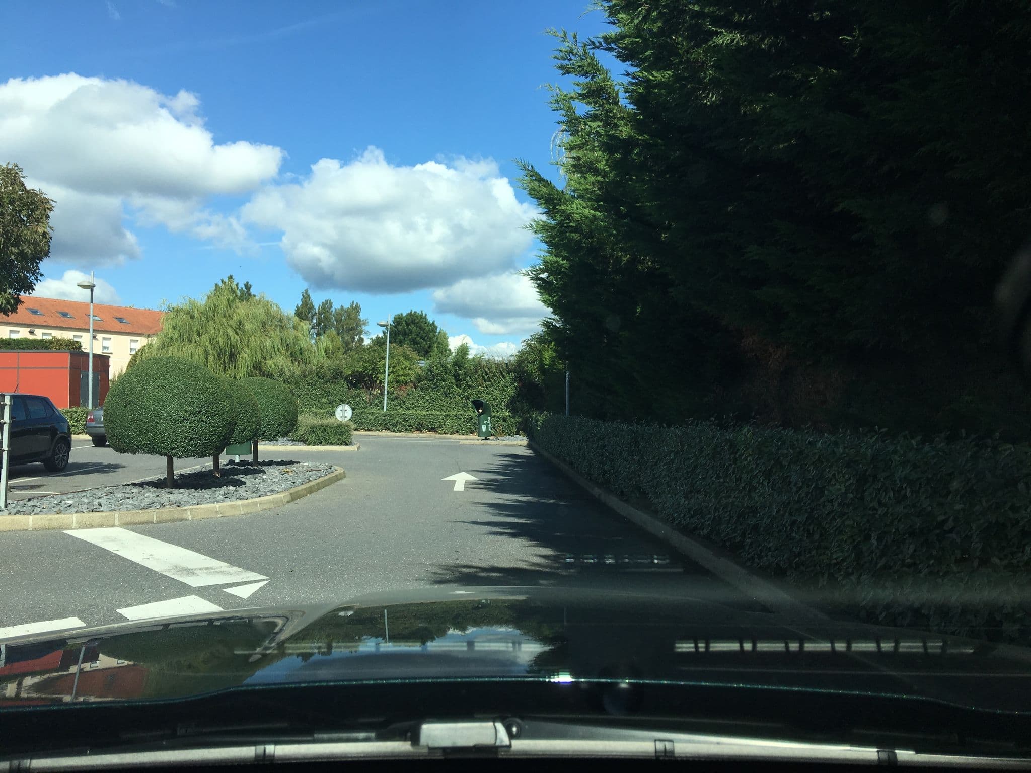 Street view near Fasthotel Roissy, Survilliers — © kgvx (CC BY-SA · Mapillary)