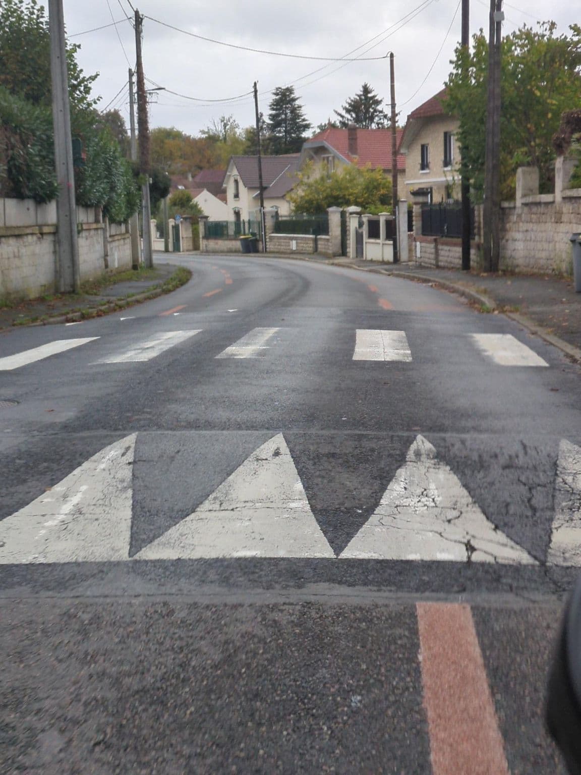 Street view near Hôtel la Nonette, Orry-la-Ville — © didier2020 (CC BY-SA · Mapillary)