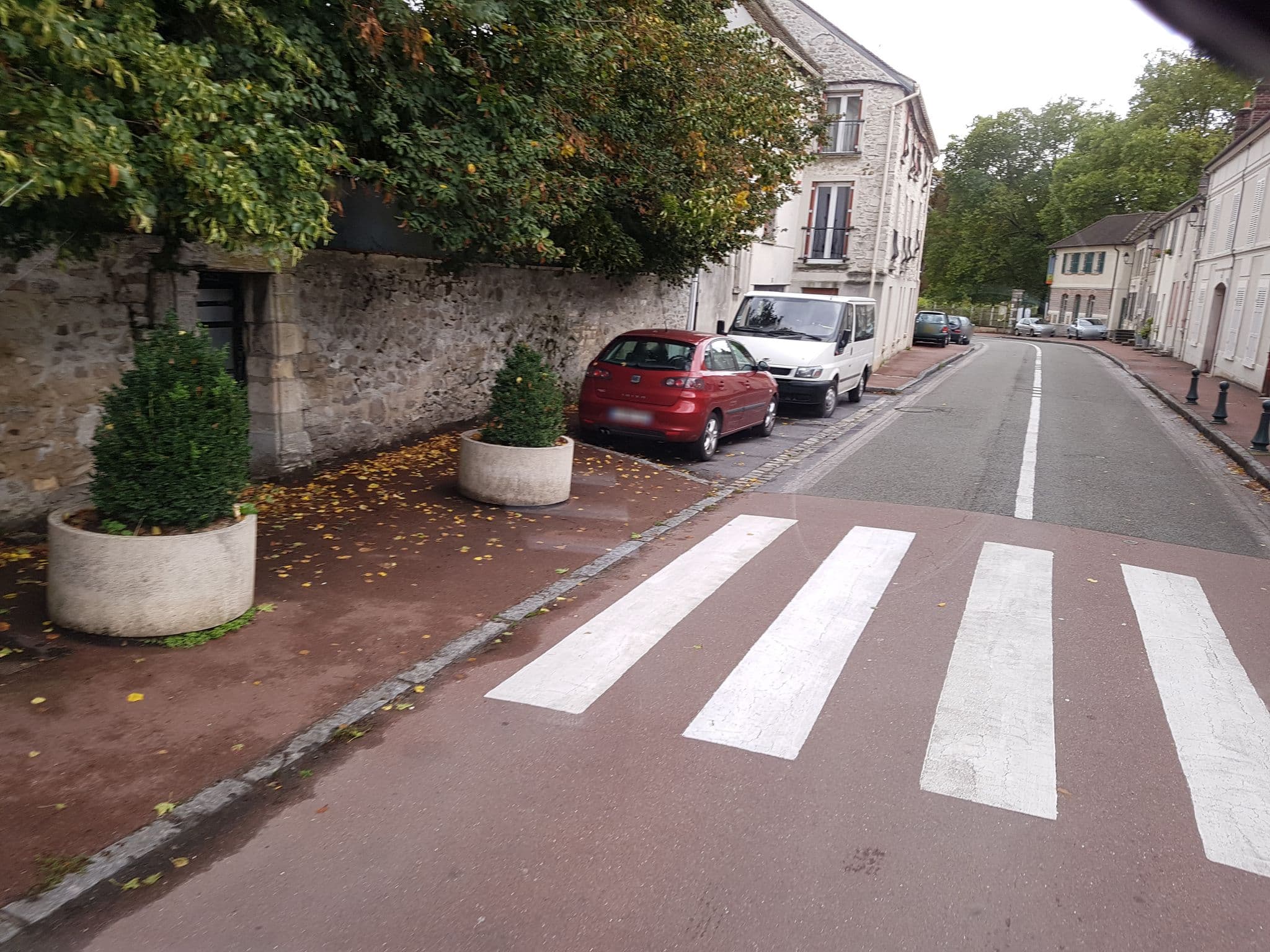 Street view near Le Jardin Français, Ver-sur-Launette — © bernardvoyageur (CC BY-SA · Mapillary)