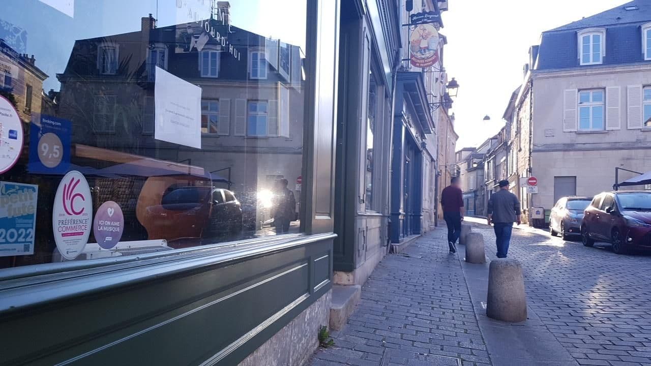 Street view near La bohème, Senlis — © changchun1 (CC BY-SA · Mapillary)
