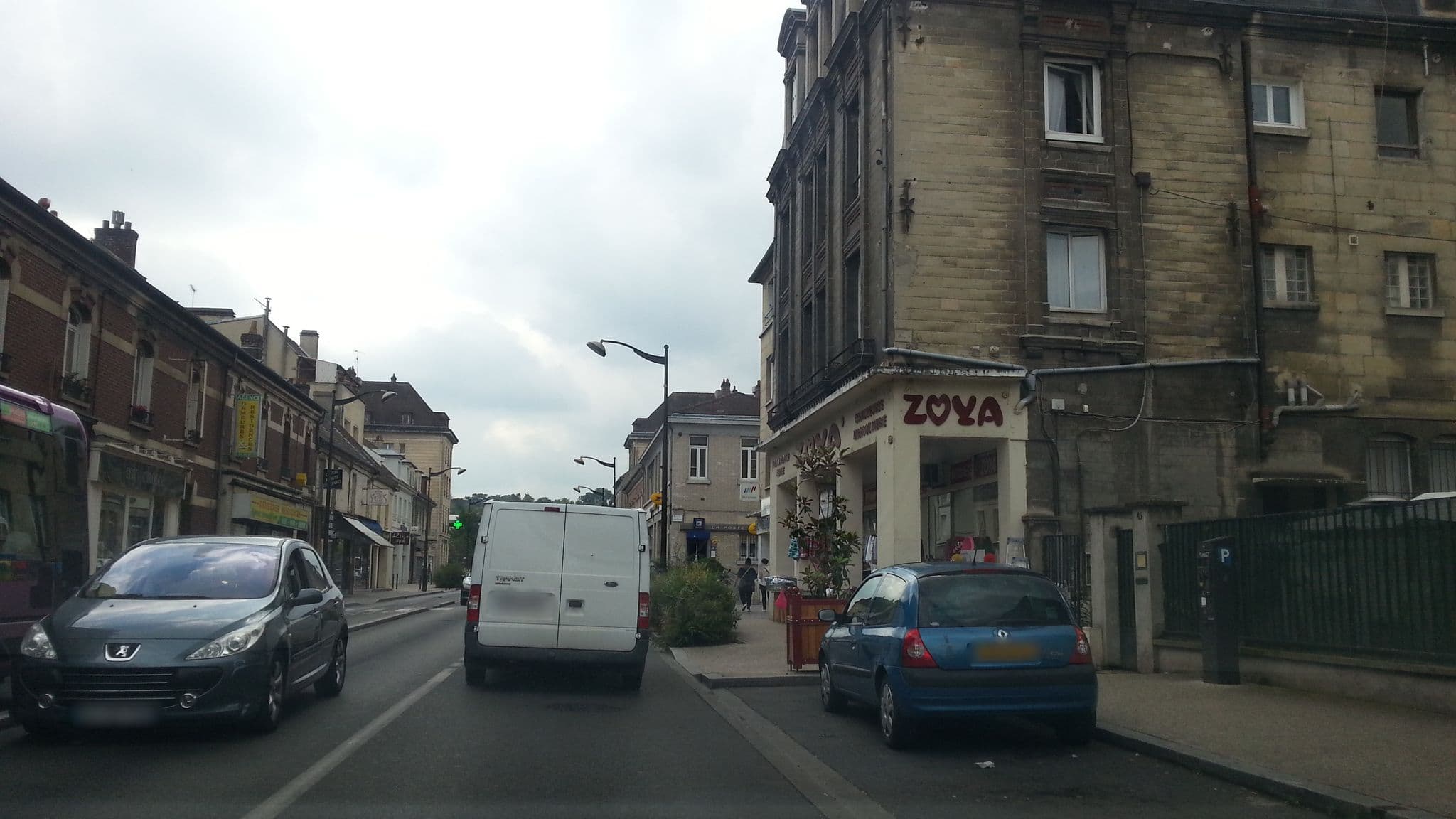 Street view near Restaurant la Grillade Hôtel Gambetta, Nogent-sur-Oise — © kobold (CC BY-SA · Mapillary)