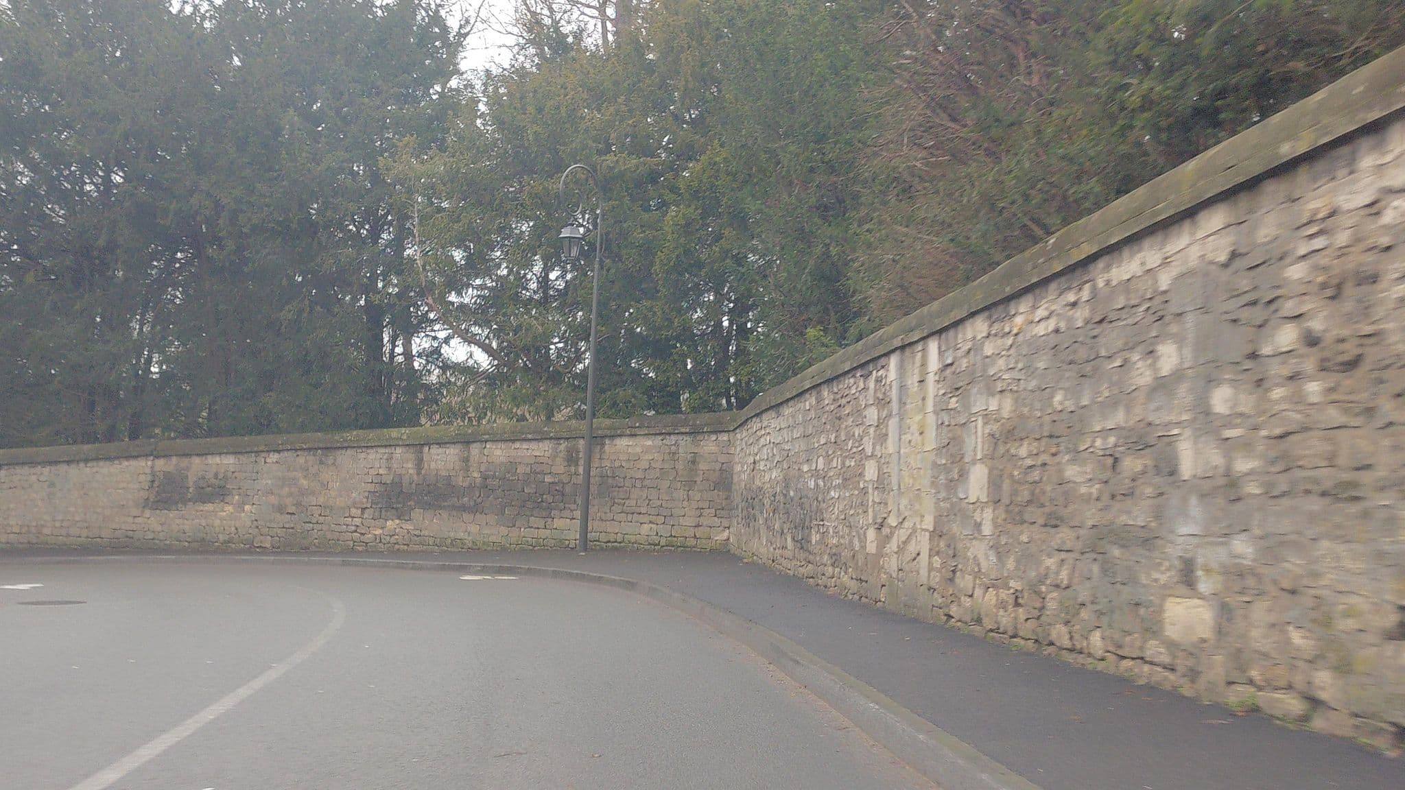 Street view near Le Grand Pavillon, Chantilly — © didier2020 (CC BY-SA · Mapillary)